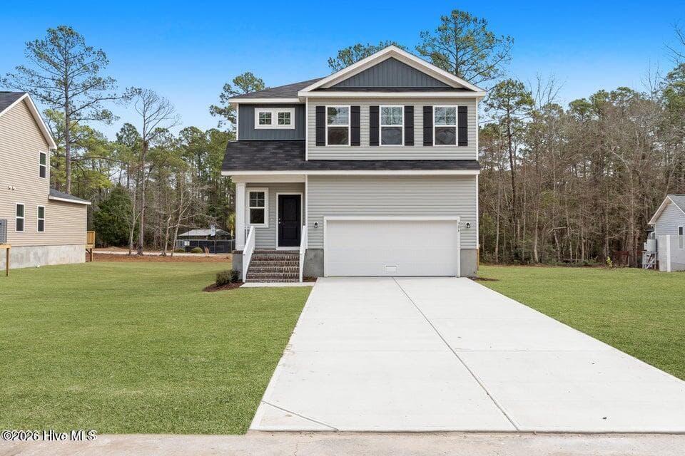 Front of 906 Lanyard Lane, New Bern, NC 28560