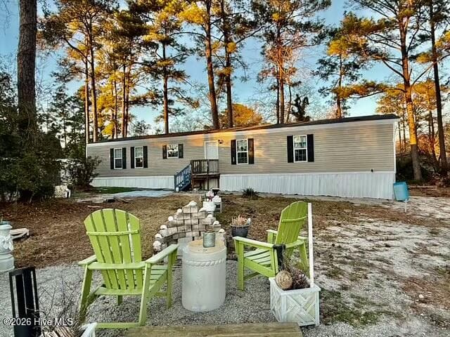 Front of 104 Lee Court, Swansboro, NC 28584