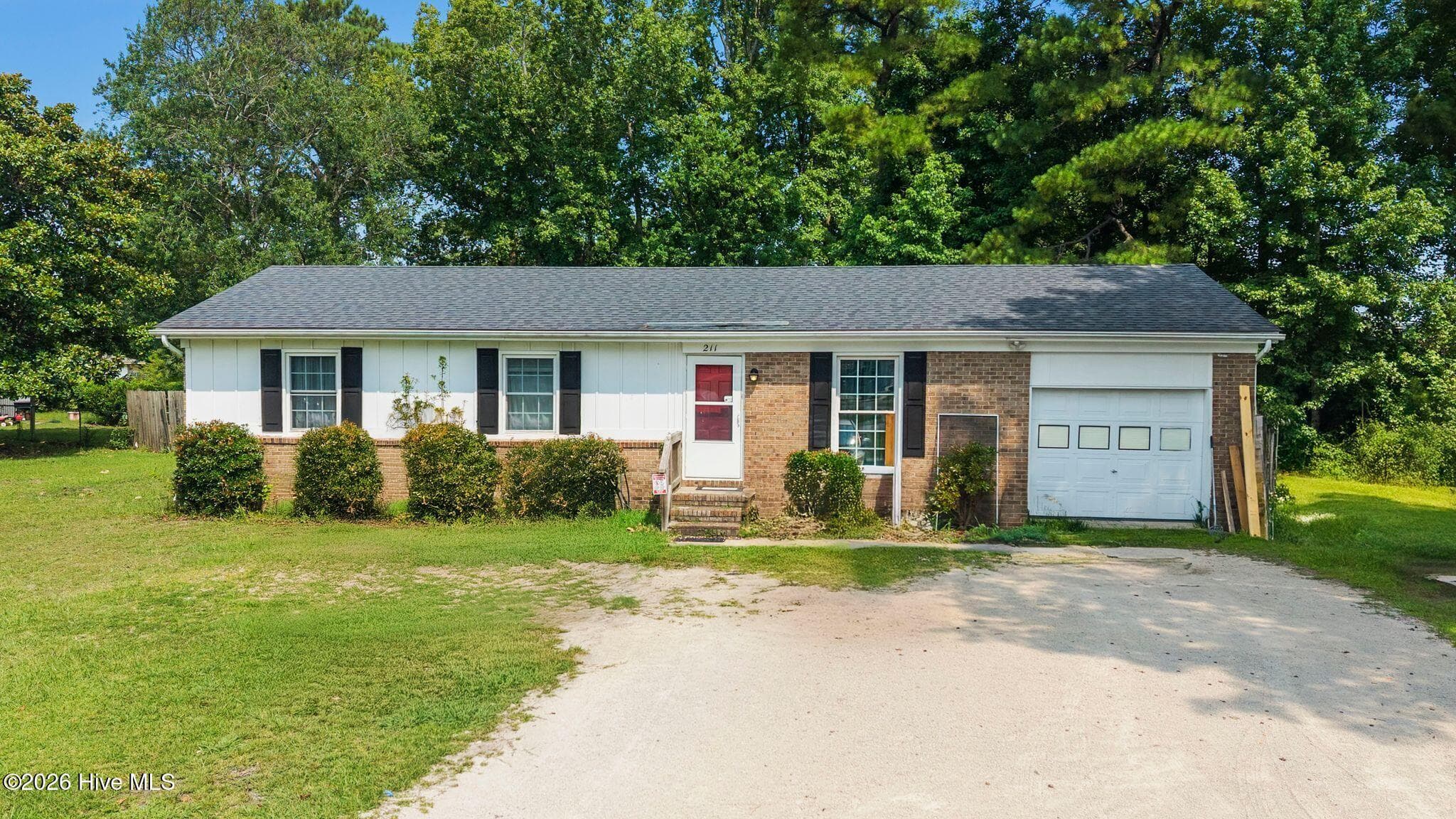 Front of 211 N Nunn Street, Havelock, NC 28532