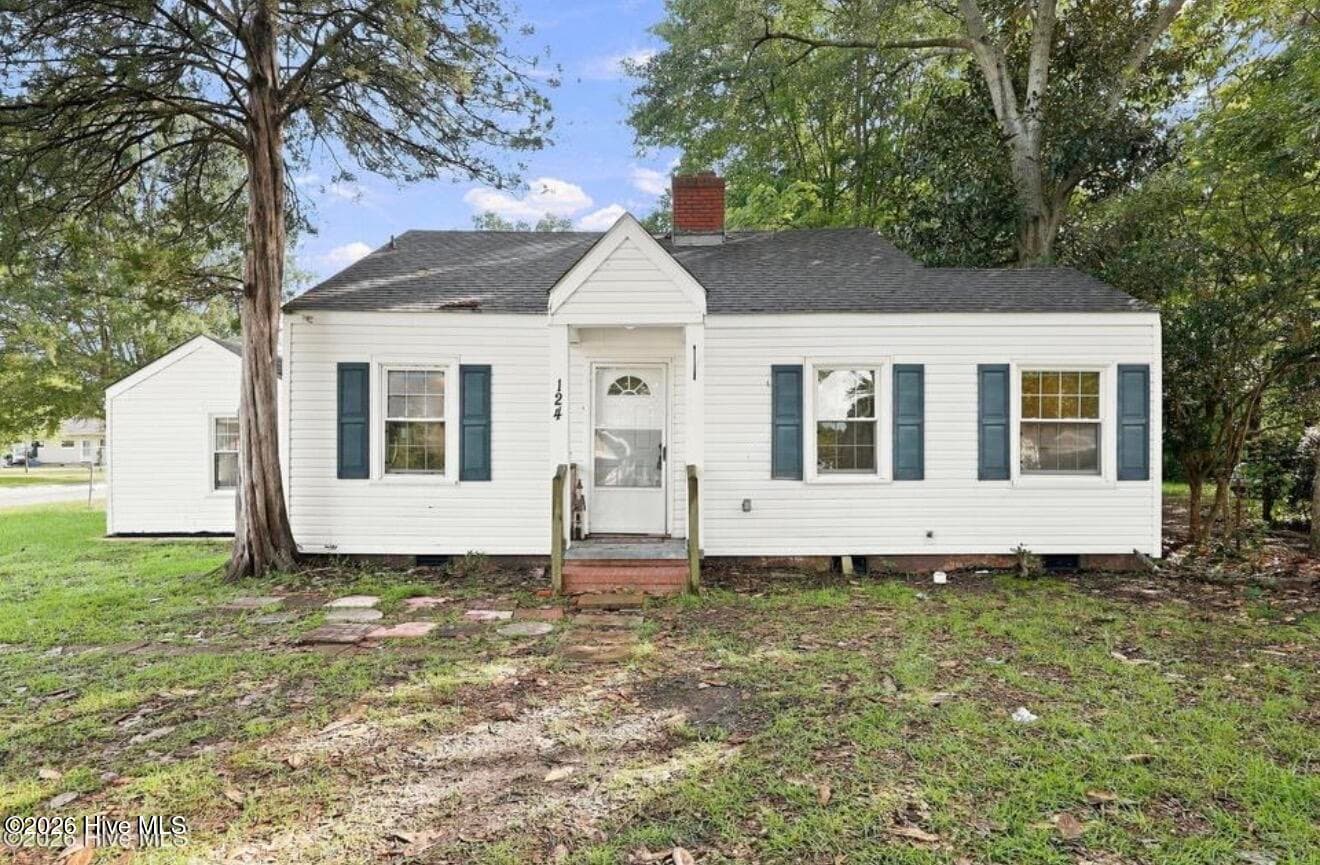 Front of 124 Sherwood Road, Jacksonville, NC 28540
