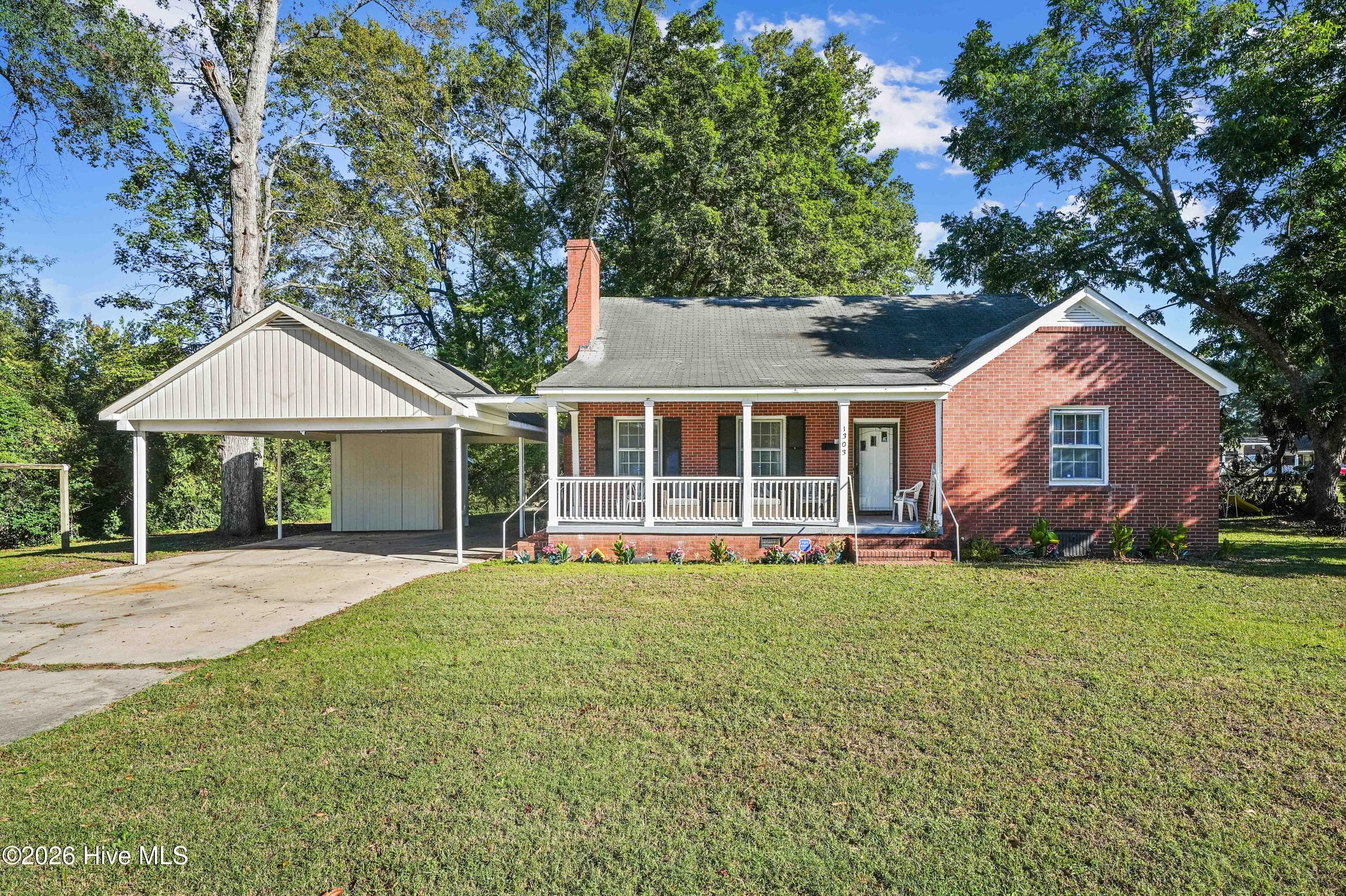 Front of 1303 W Washington Avenue, Kinston, NC 28504