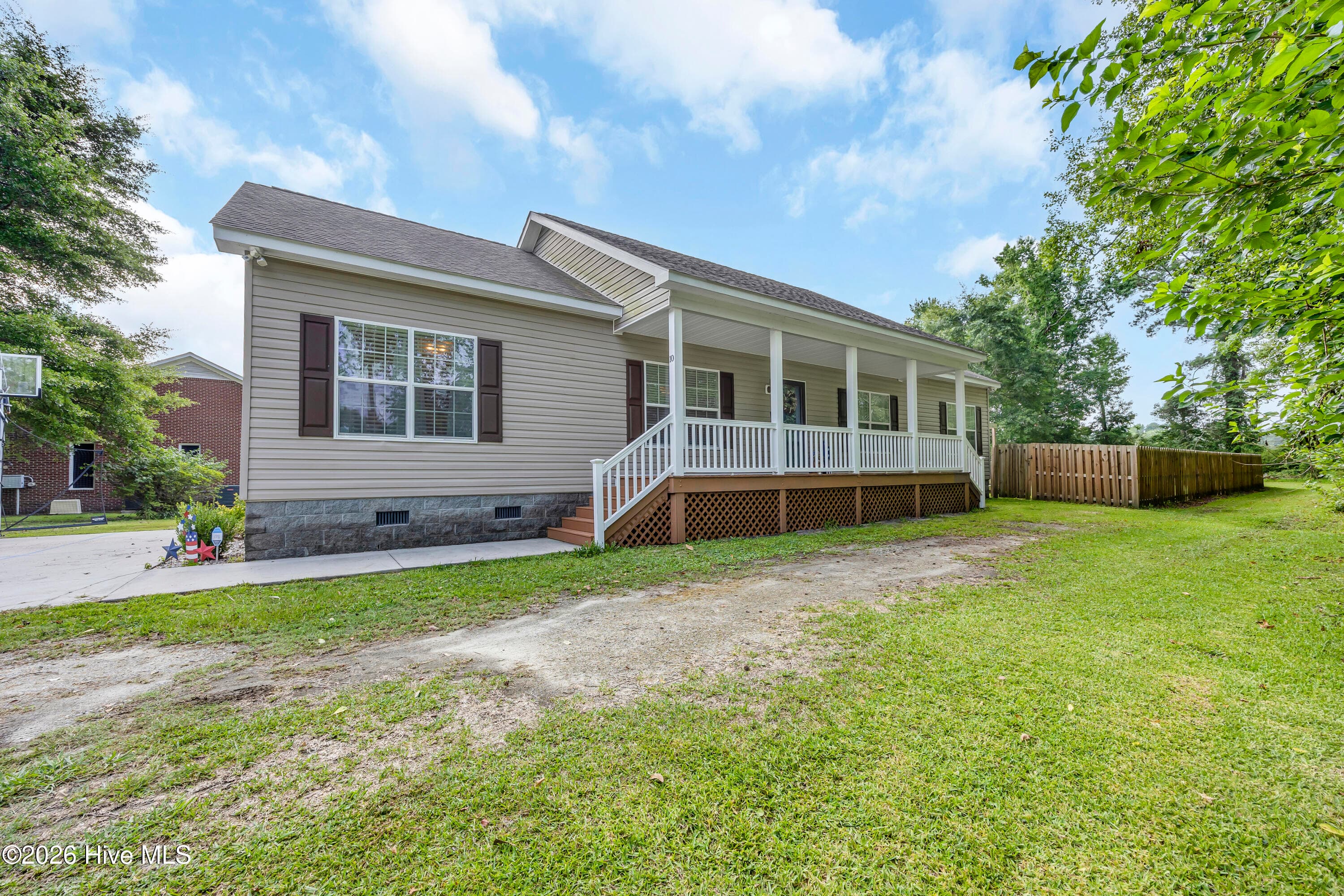 Front of 10 Hermitage Road, Castle Hayne, NC 28429