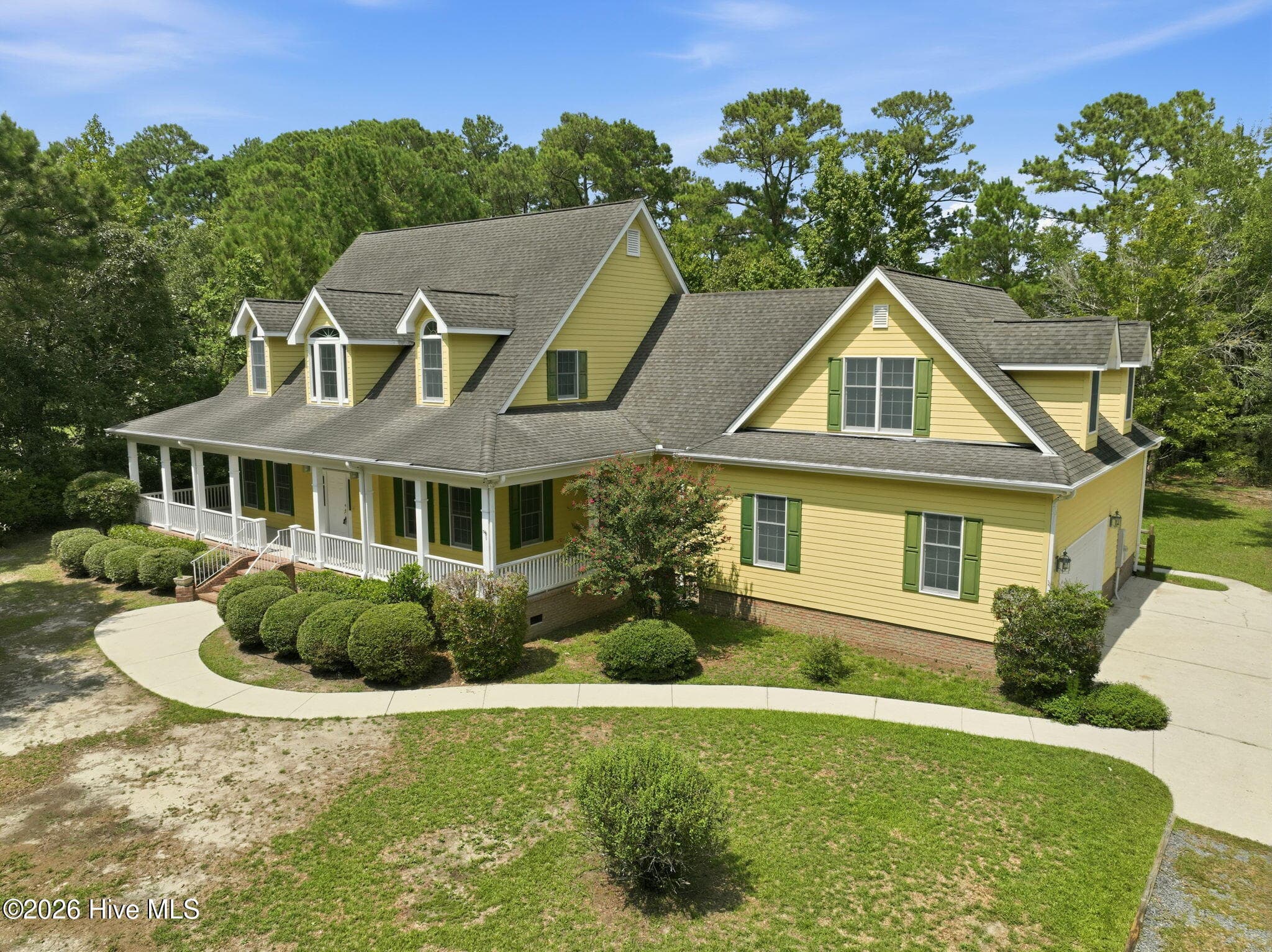 Front of 303 Creekview Drive, Hampstead, NC 28443
