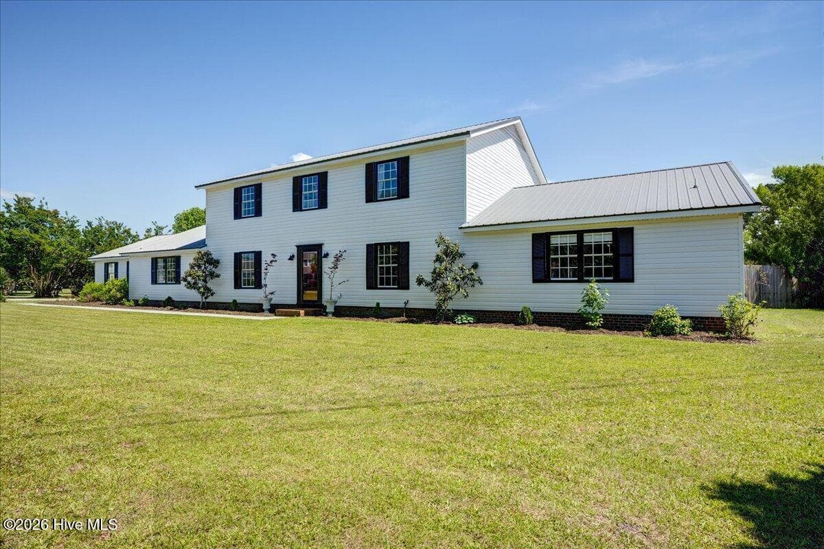 Exterior of 1917 Champion Drive, Morehead City, NC 28557