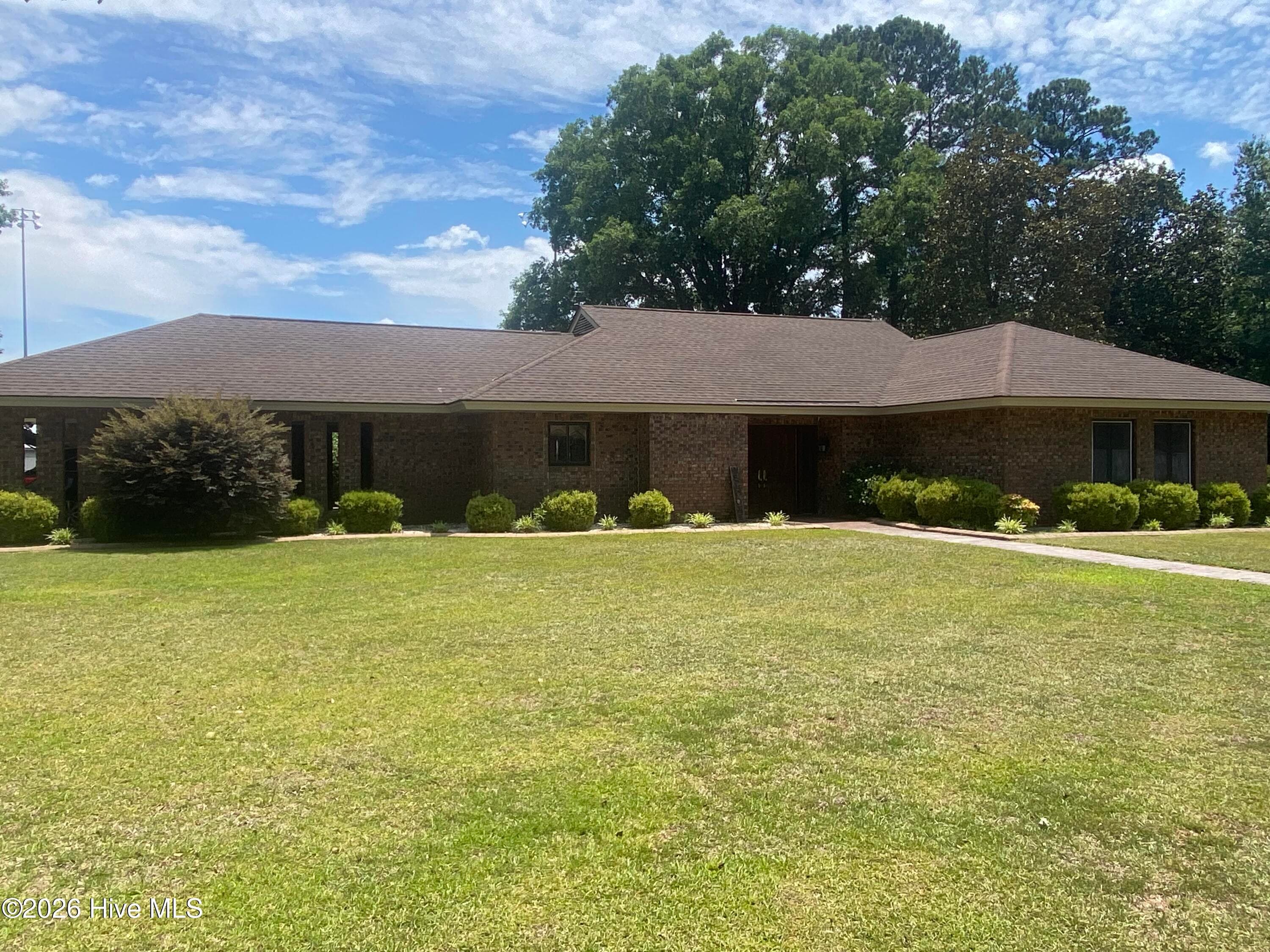 Front of 616 E Murphy Street, Wallace, NC 28466