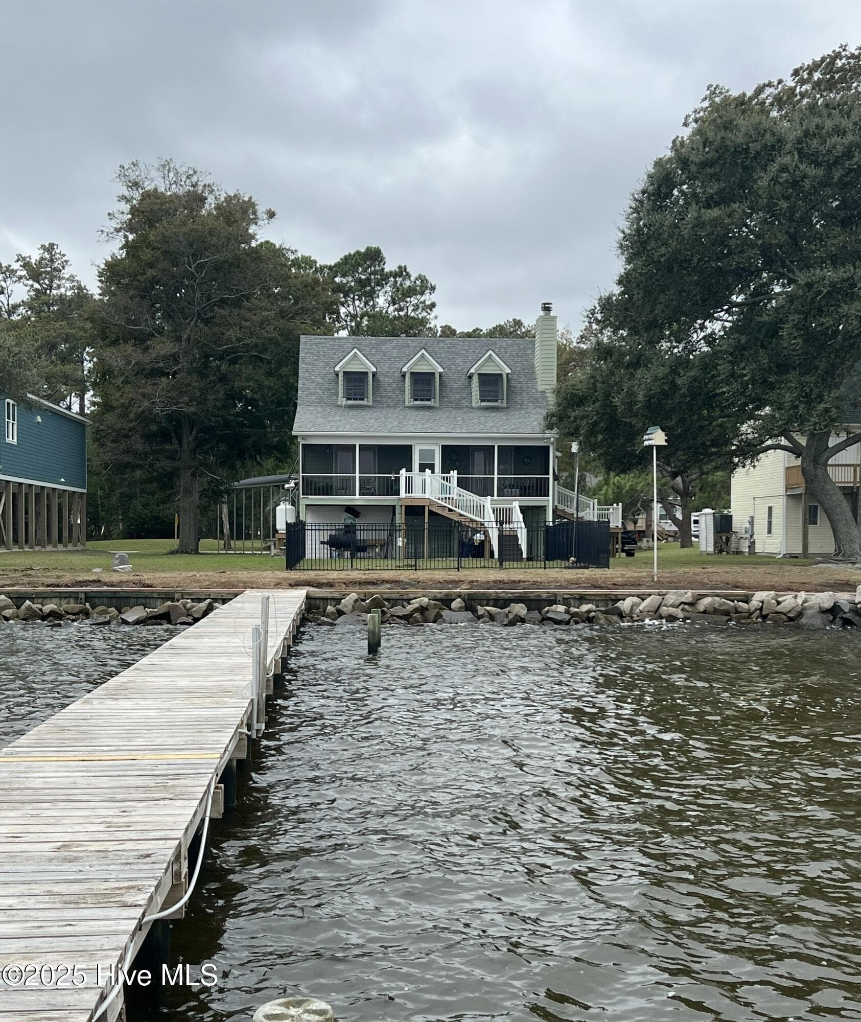 Front of 157 S River Drive, Beaufort, NC 28516