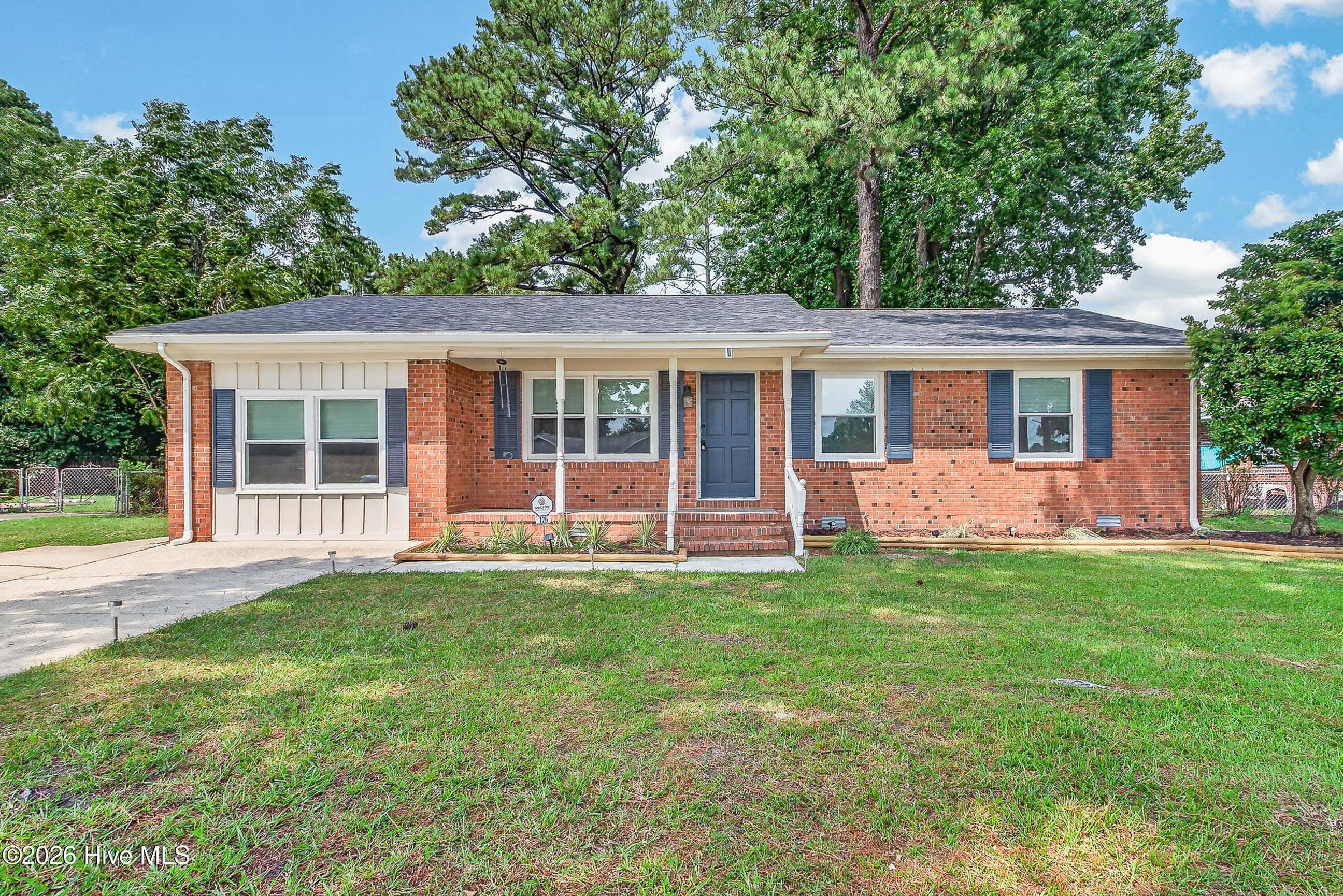 Front of 125 Linda Loop, Jacksonville, NC 28546