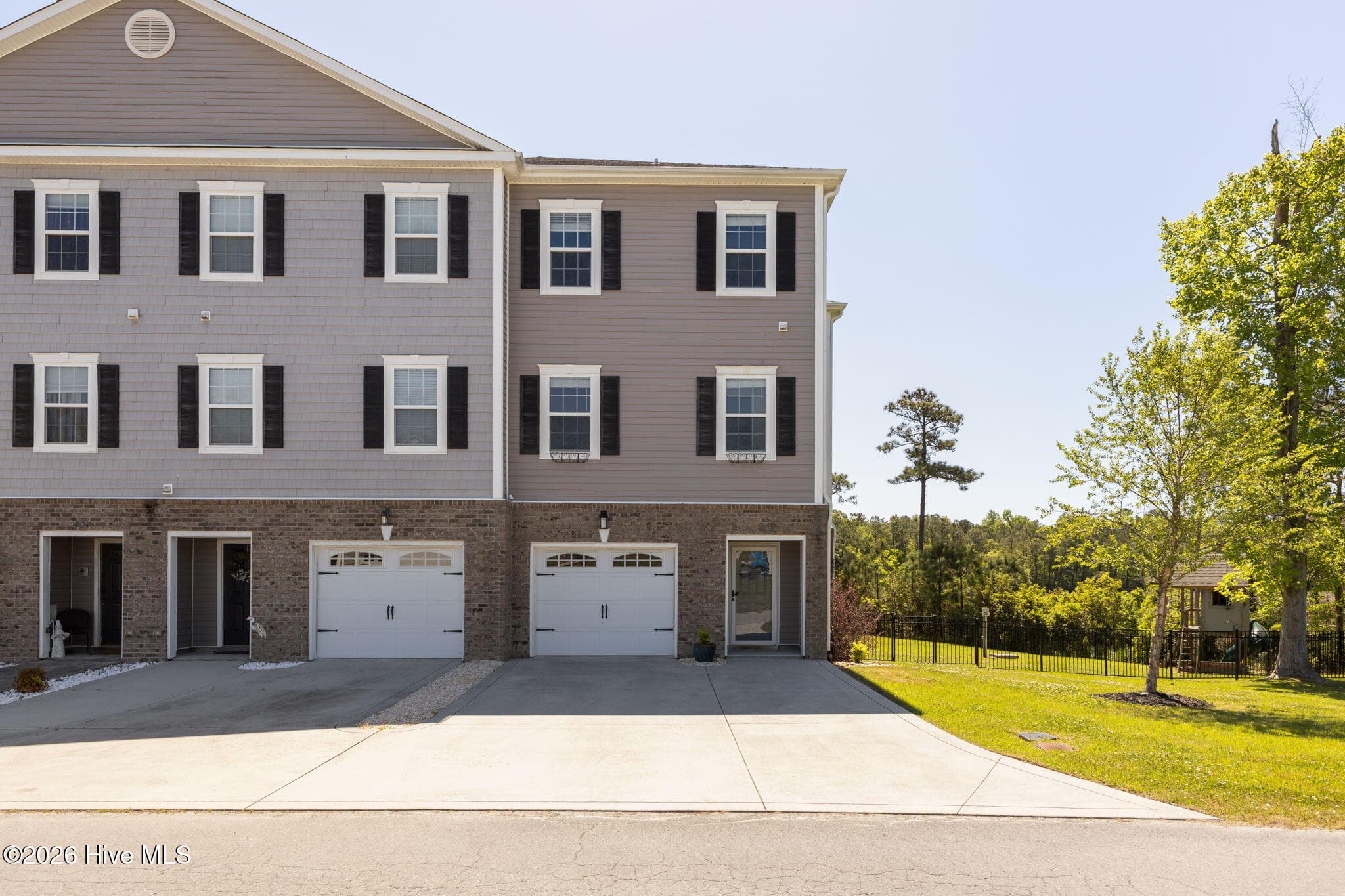Front of 400 Garland Shores Drive, Hubert, NC 28539