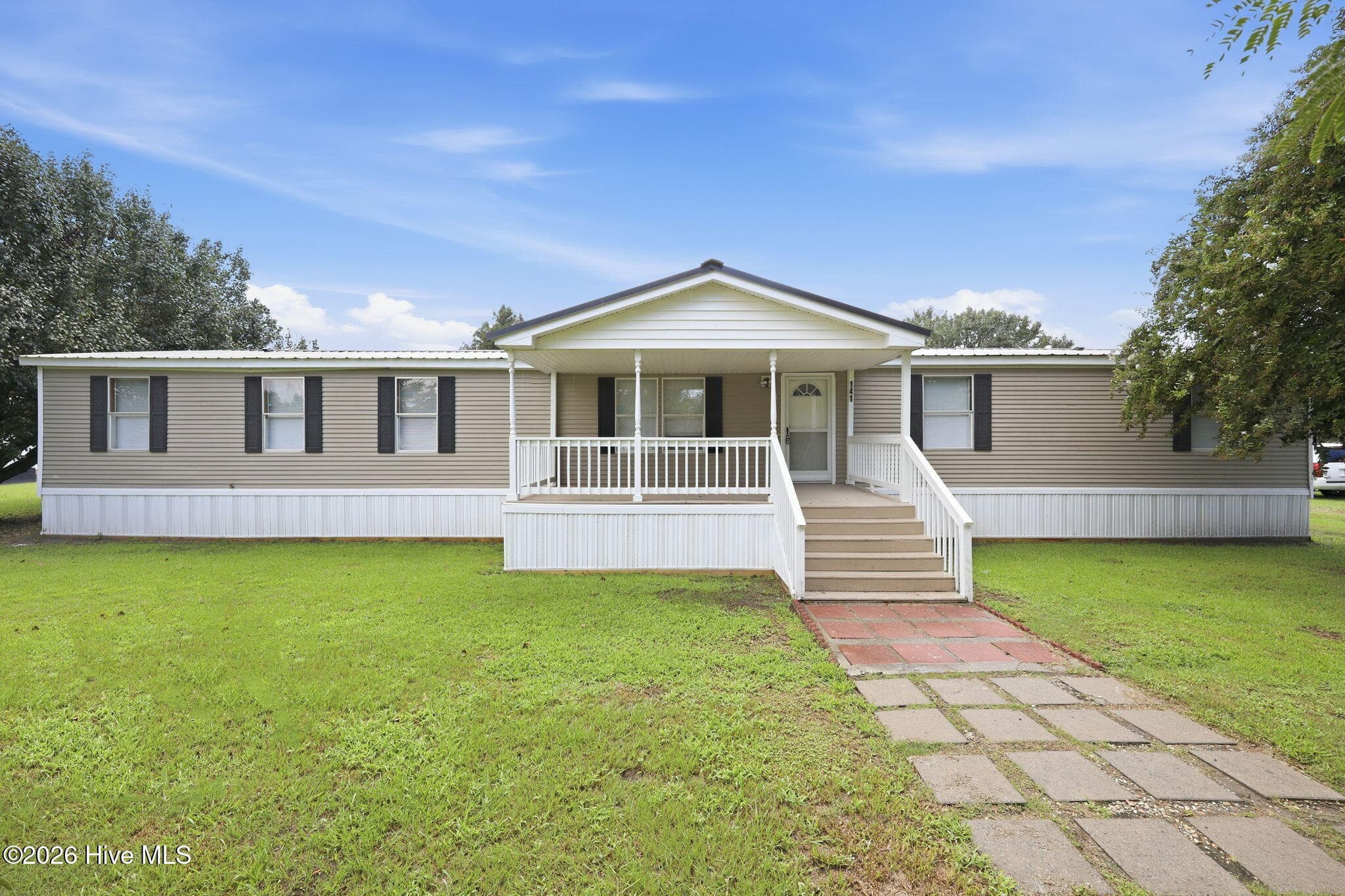 Front of 141 Woodview Lane, Kinston, NC 28501
