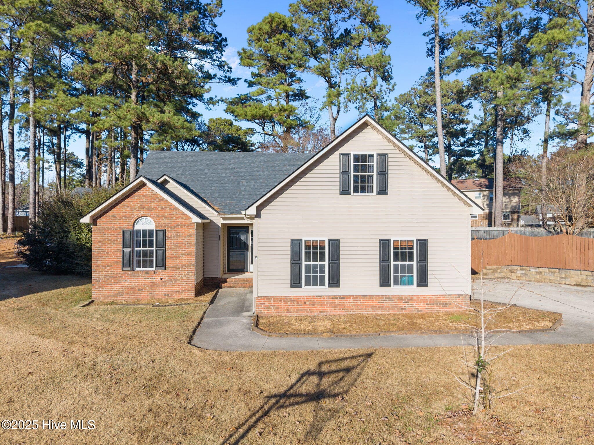 Front of 104 Dundee Court, Jacksonville, NC 28546