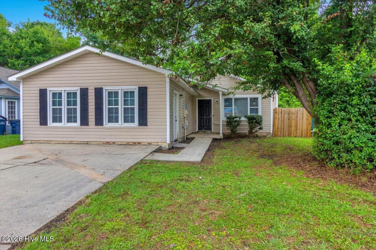 Front of 2039 Foxhorn Road, Jacksonville, NC 28546