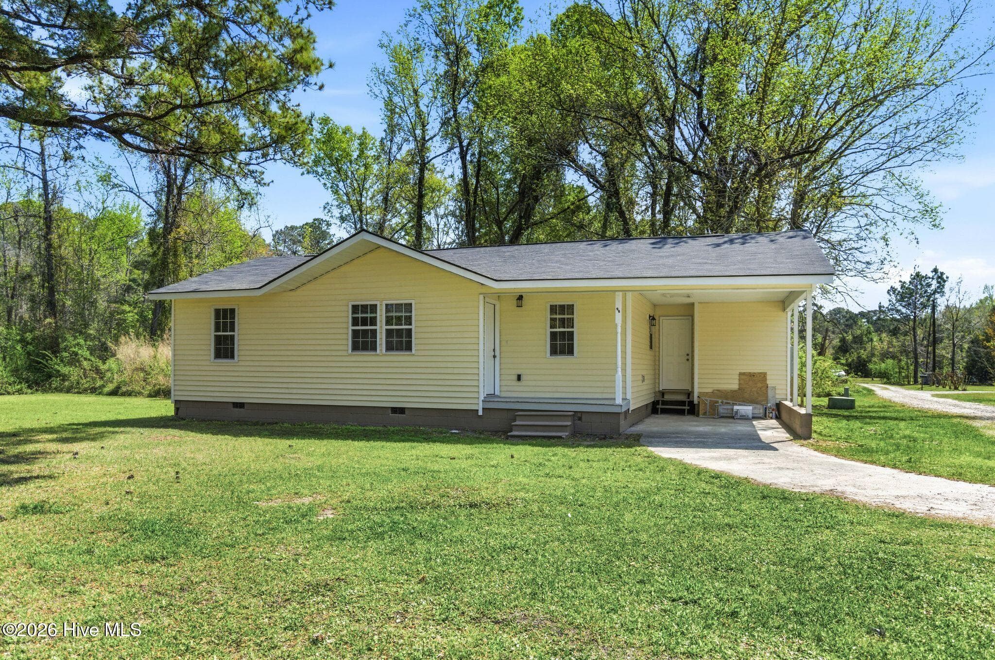 Front of 41 Oliver Lane, Burgaw, NC 28425