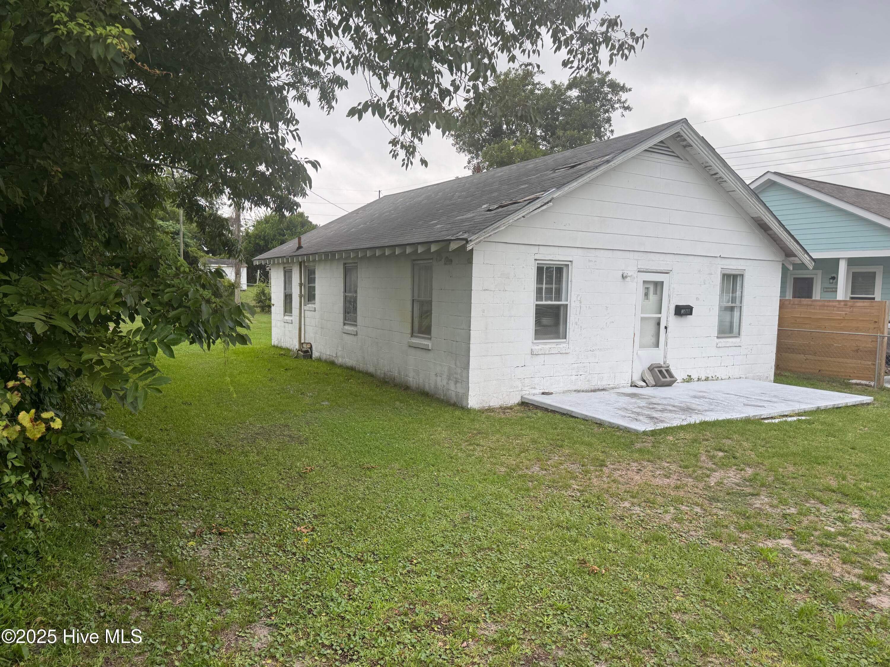 Exterior of 305 N 15th Street, Morehead City, NC 28557