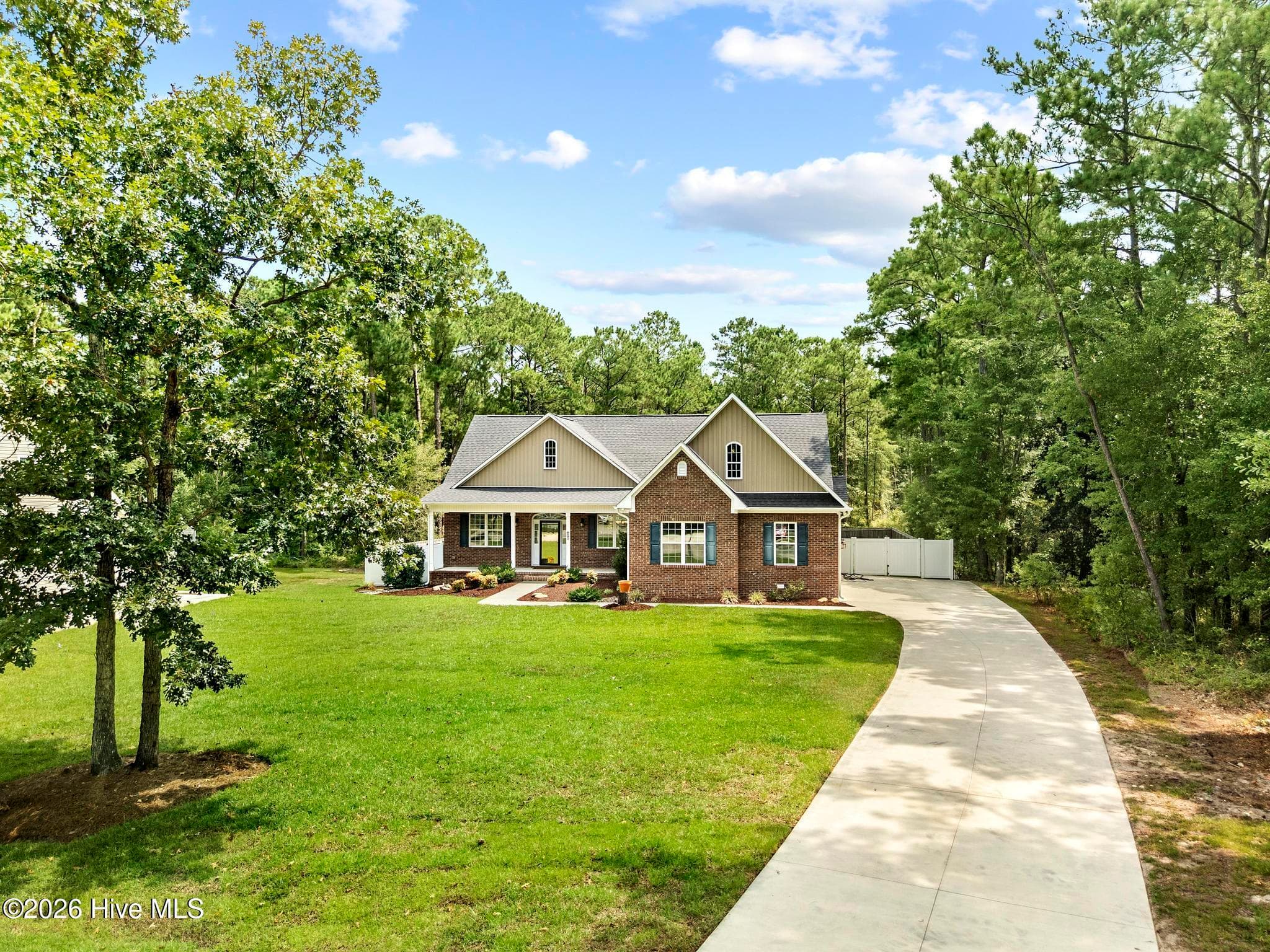 Front of 605 Gena Vee Court, Stella, NC 28582