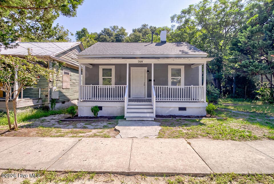 Front of 709 S 10th Street, Wilmington, NC 28401