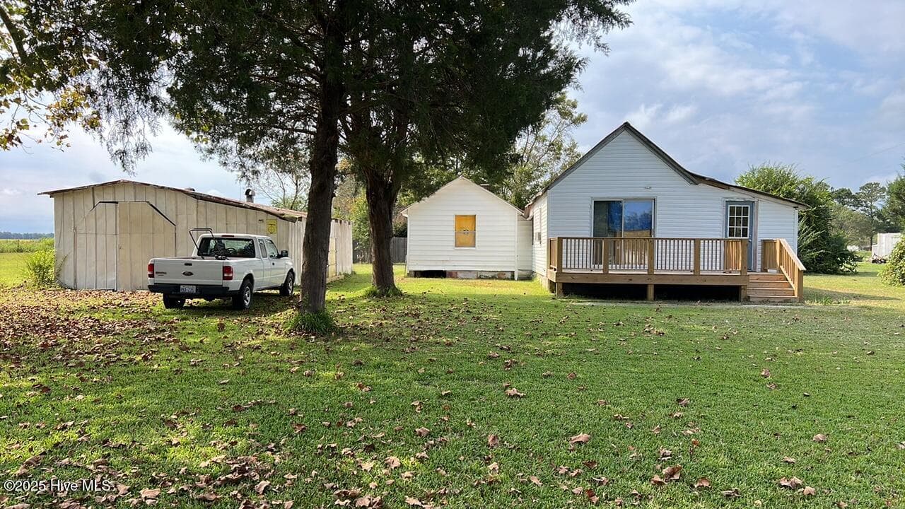 Front of 582 Five Mile Road, Richlands, NC 28574