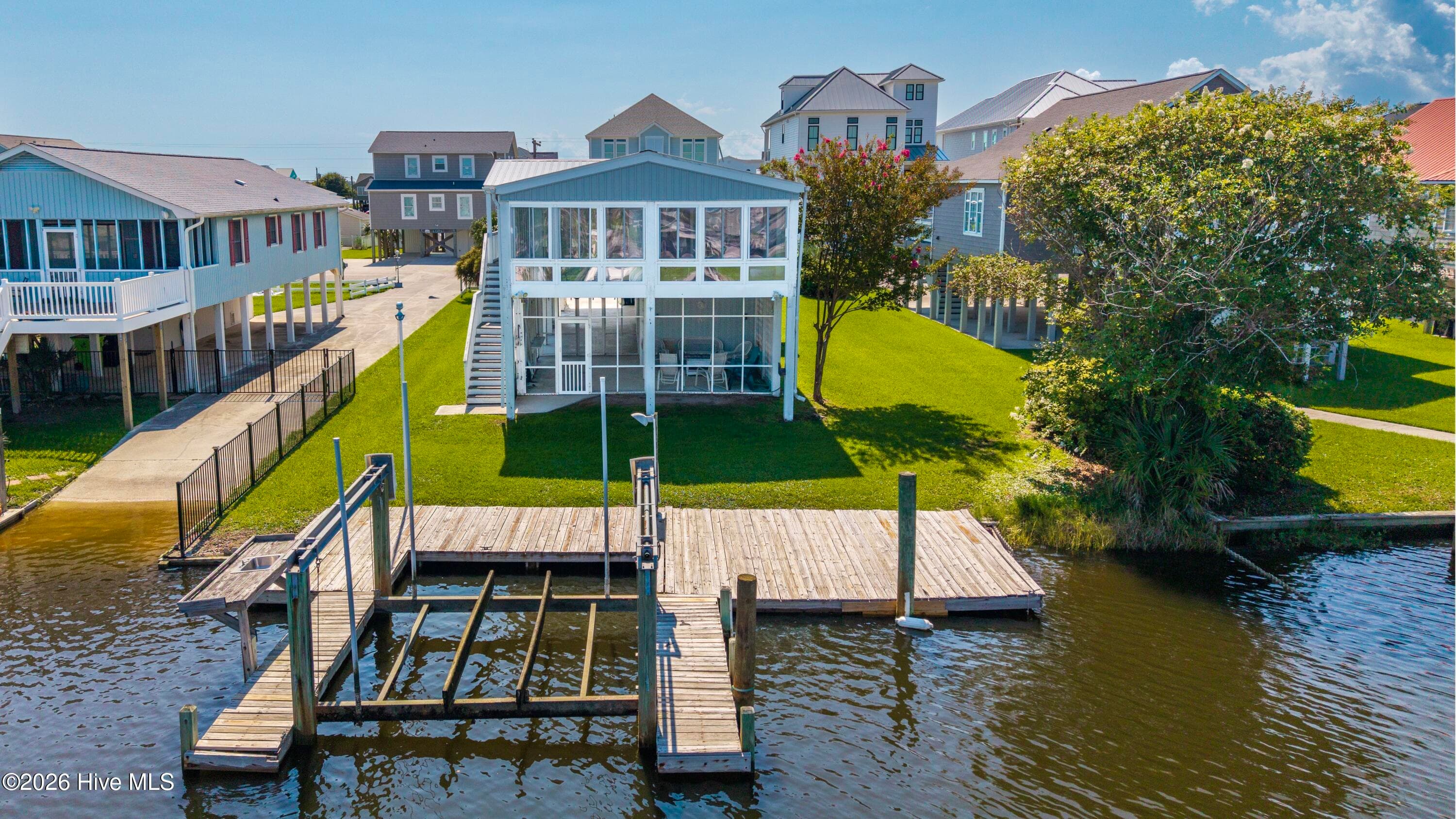 Exterior of 4074 4th Street, Surf City, NC 28445