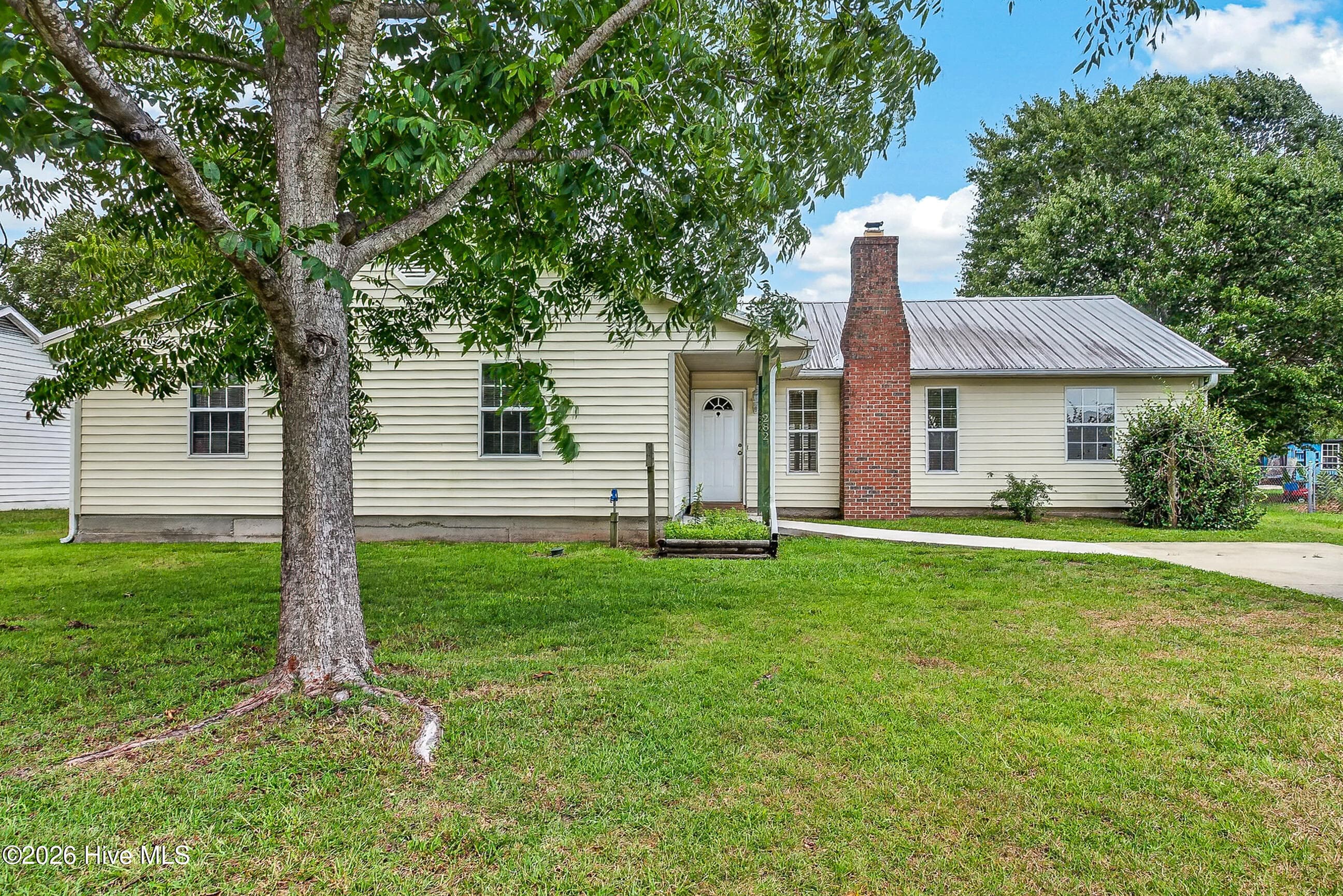Front of 282 Riggs Road, Hubert, NC 28539