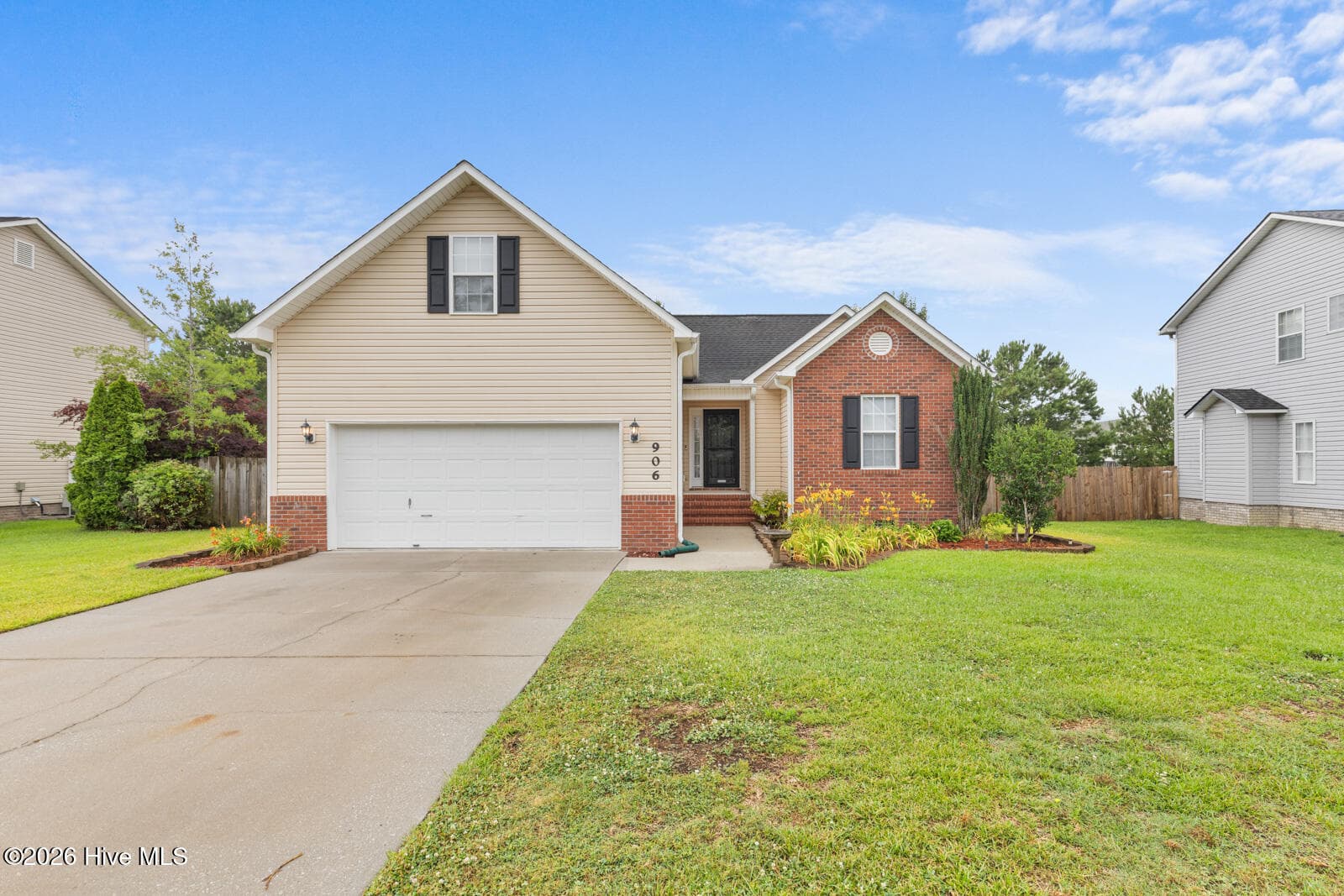 Front of 906 Savannah Drive, Jacksonville, NC 28546