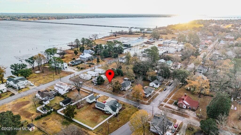 Front of 305 North Avenue, New Bern, NC 28560