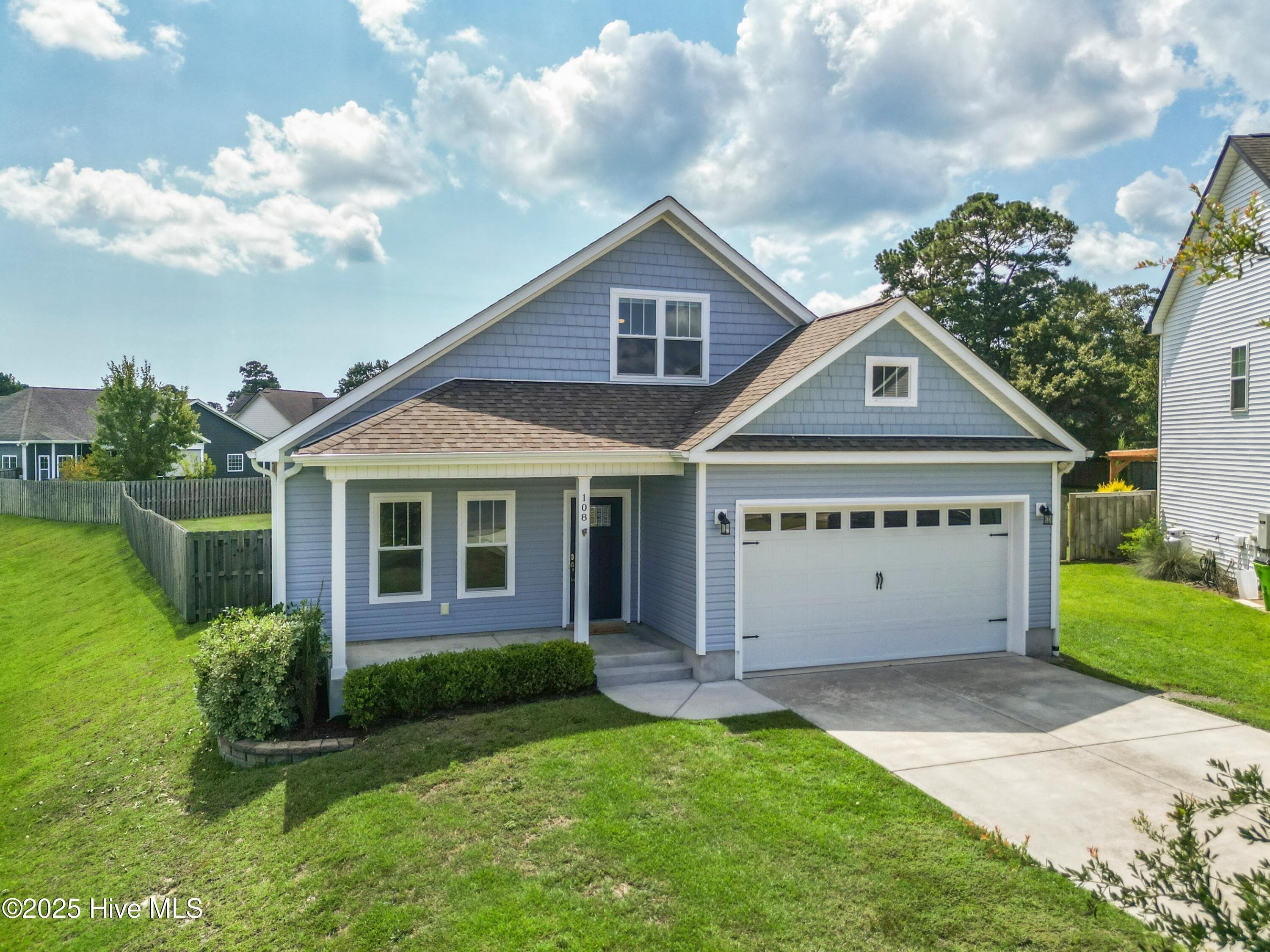Front of 108 S Lamplighters Walk, Hampstead, NC 28443