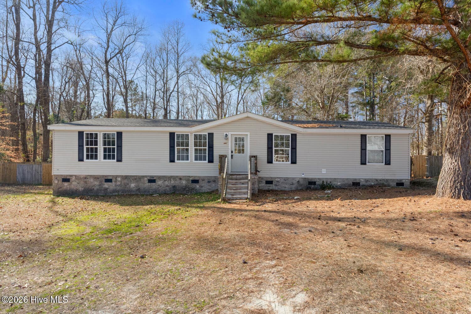 Front of 113 Indian Cave Drive, Richlands, NC 28574