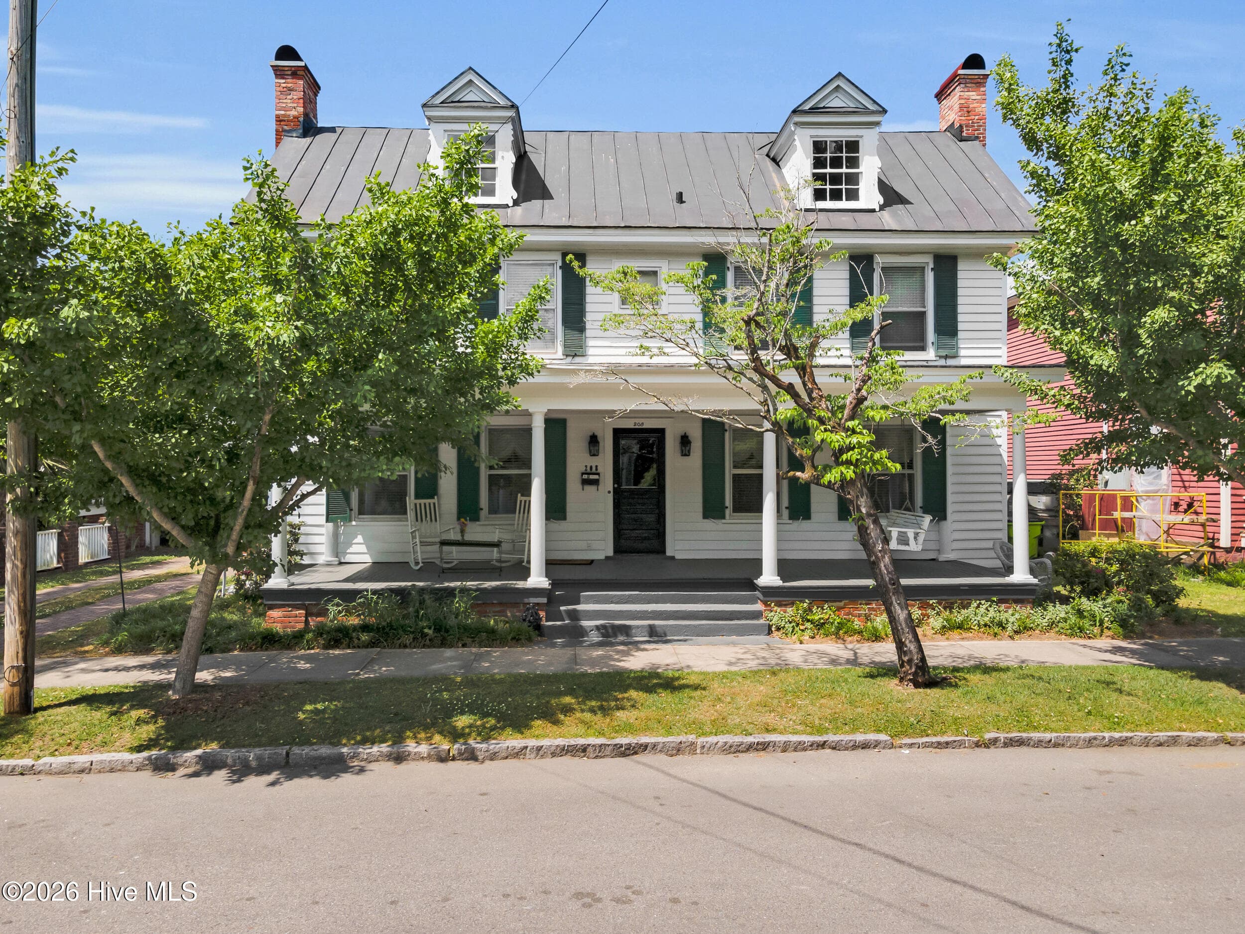 Front of 208 Johnson Street, New Bern, NC 28560