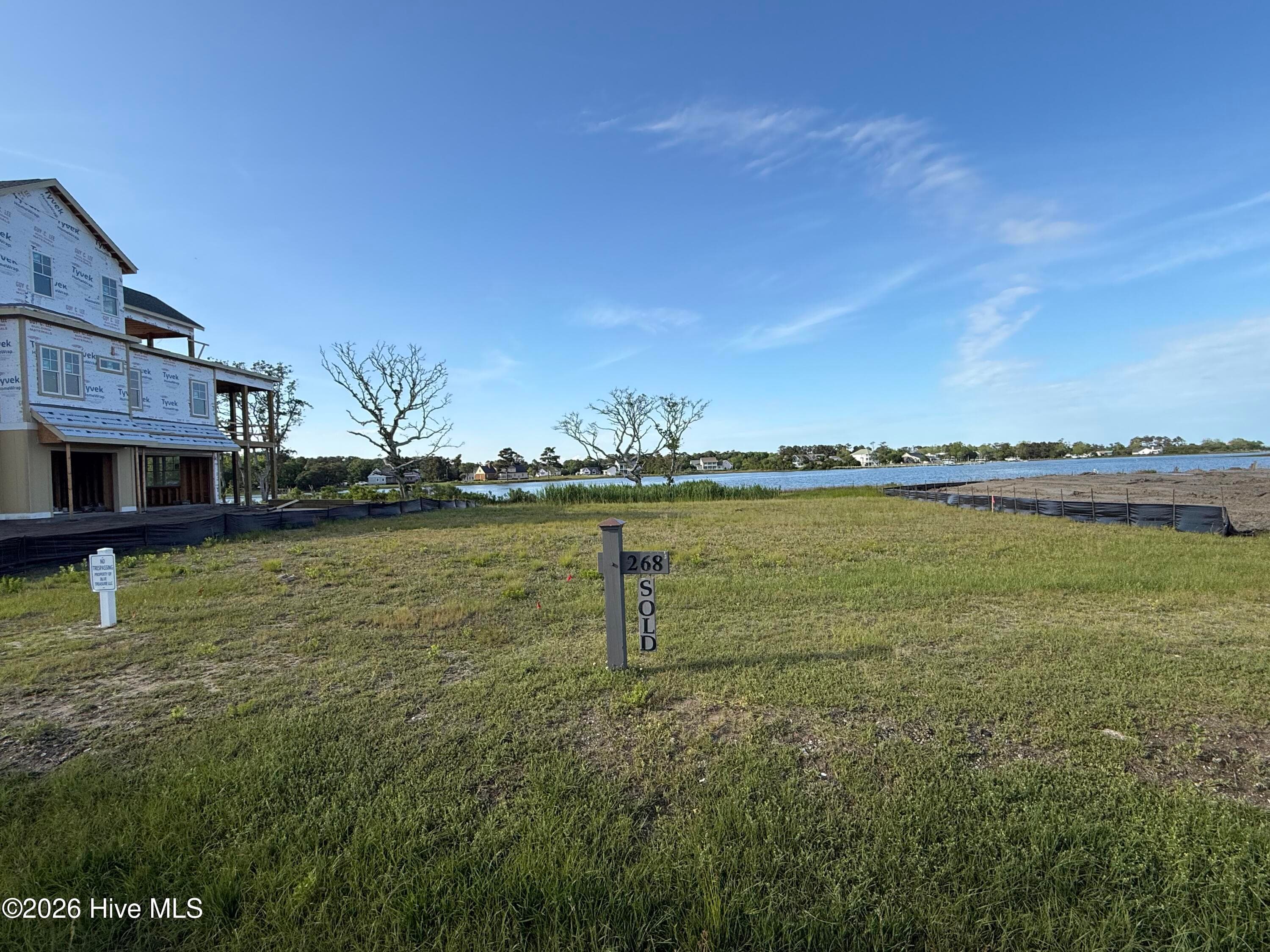 Front of 564 268 Sheldrake Court, Beaufort, NC 28516