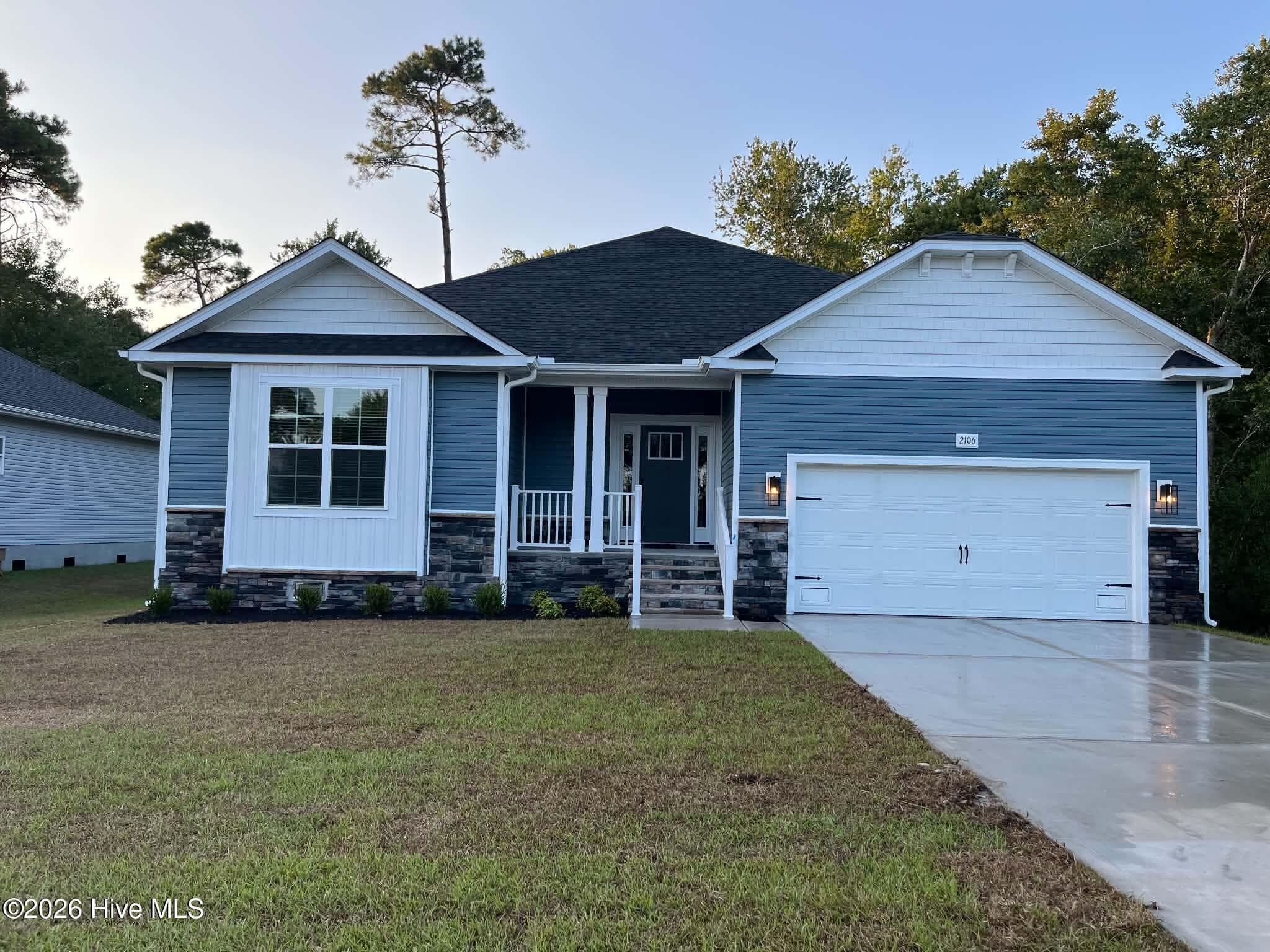 Front of 811 Pelican Drive, New Bern, NC 28560