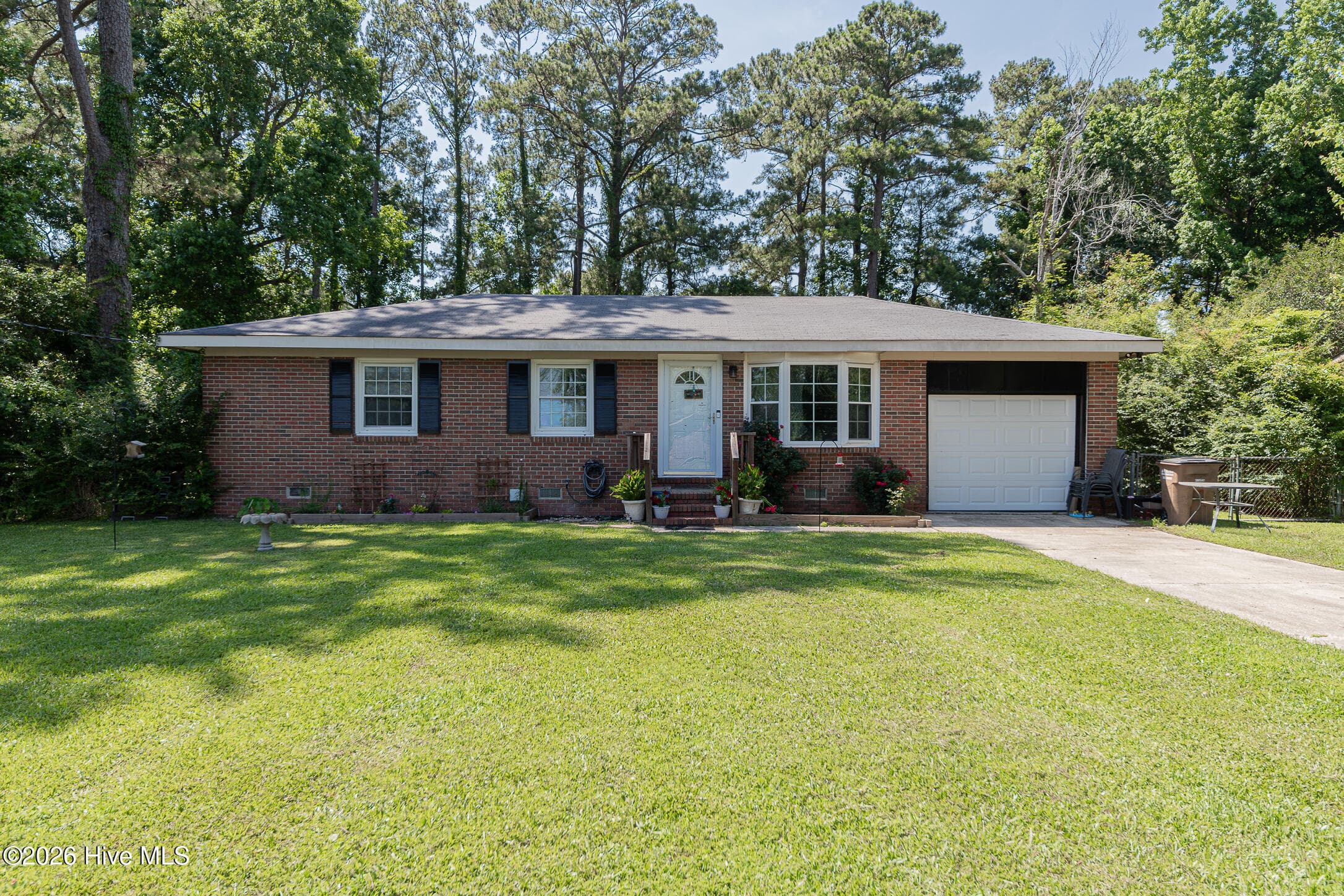 Front of 35 Victoria Road, Jacksonville, NC 28546