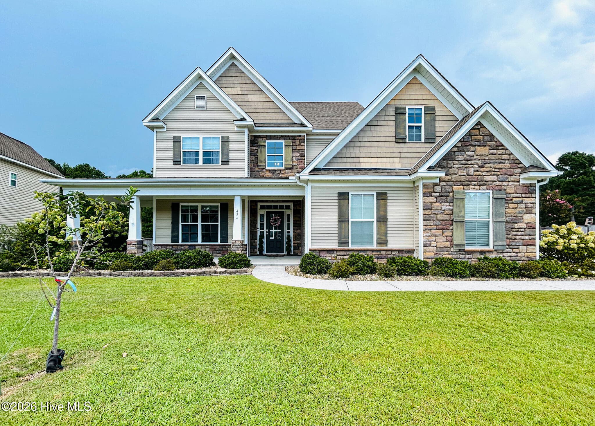 Front of 424 Wolfe Lane, Hubert, NC 28539