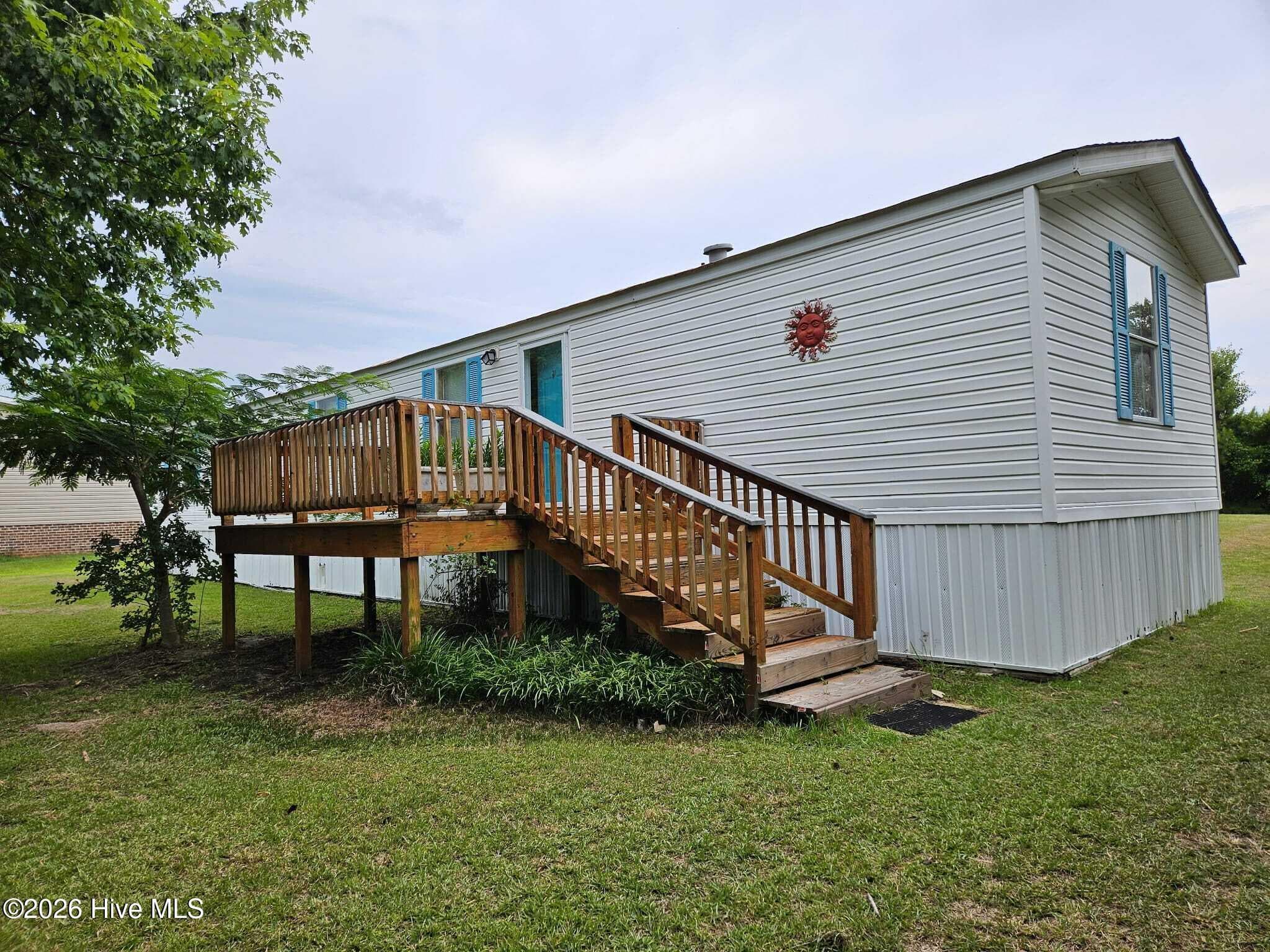Front of 107 Gosling Lane, Beaufort, NC 28516