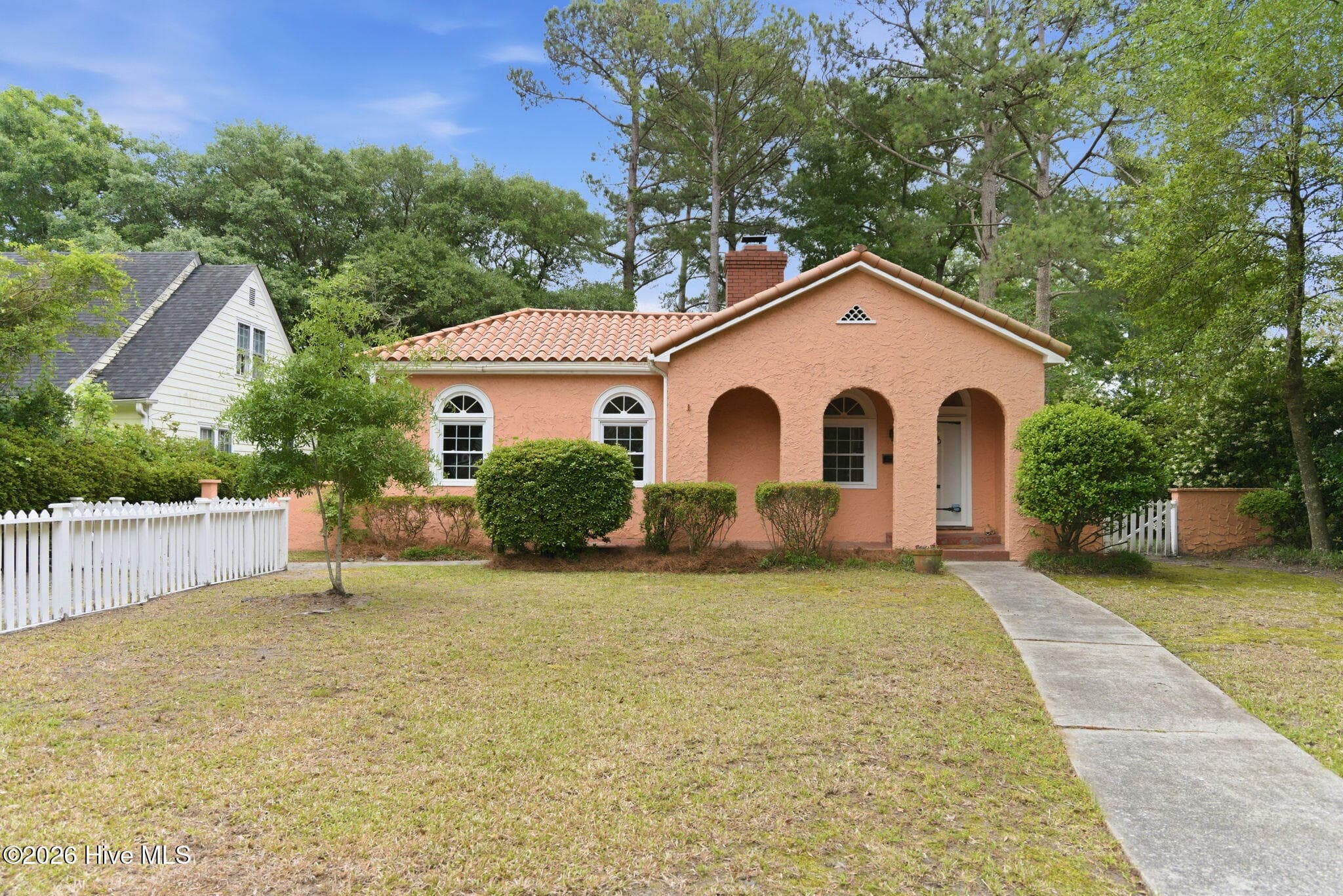 Front of 1411 Hawthorne Road, Wilmington, NC 28403