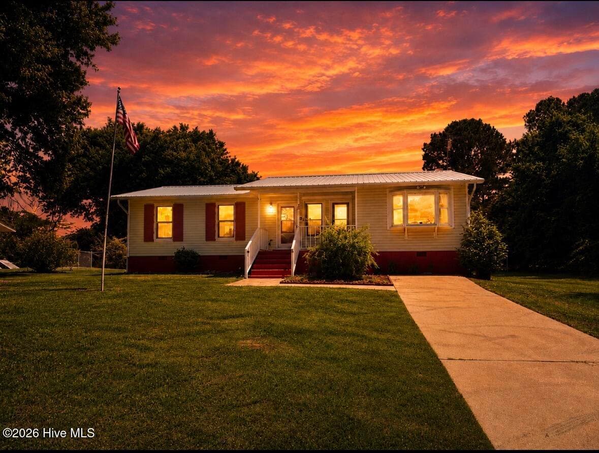 Exterior of 32 Arrowhead Drive, Hubert, NC 28539