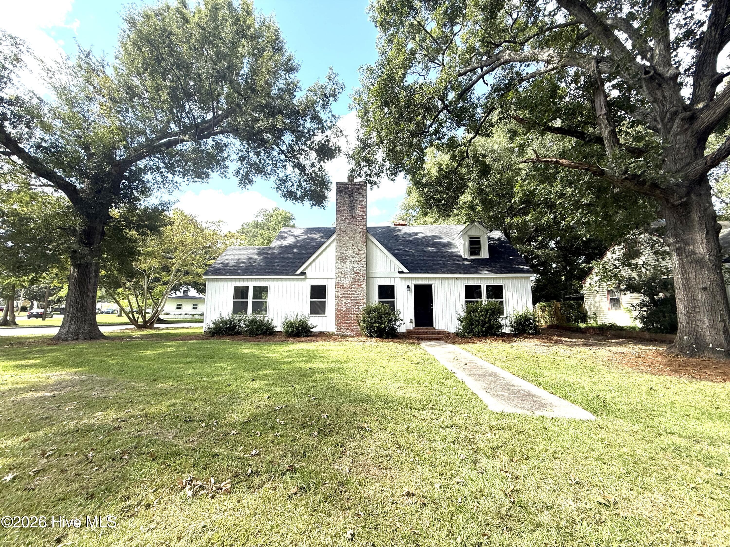 Exterior of 403 Bordeaux Street, Jacksonville, NC 28540