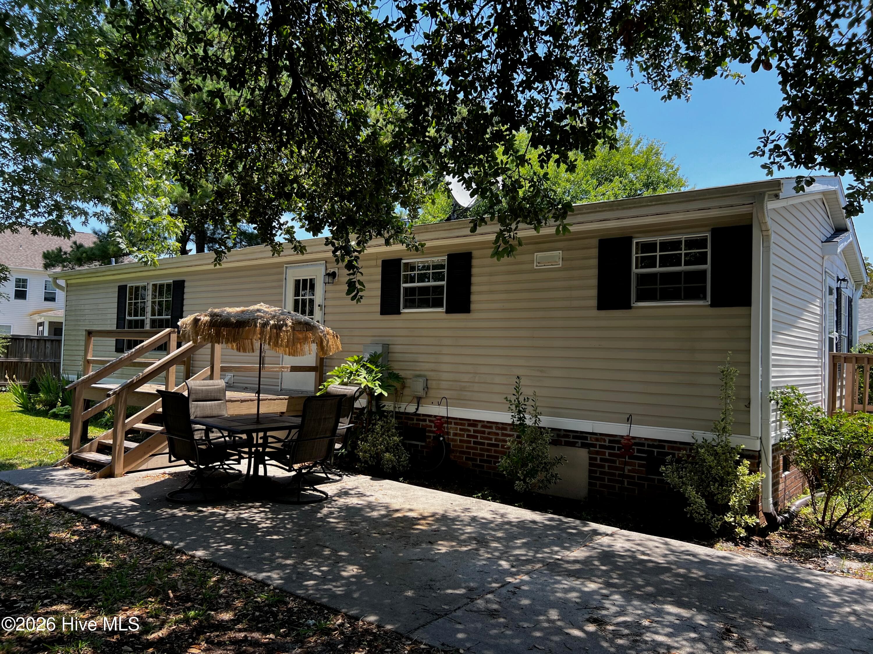 Front of 907 Kontiki Court, Hampstead, NC 28443