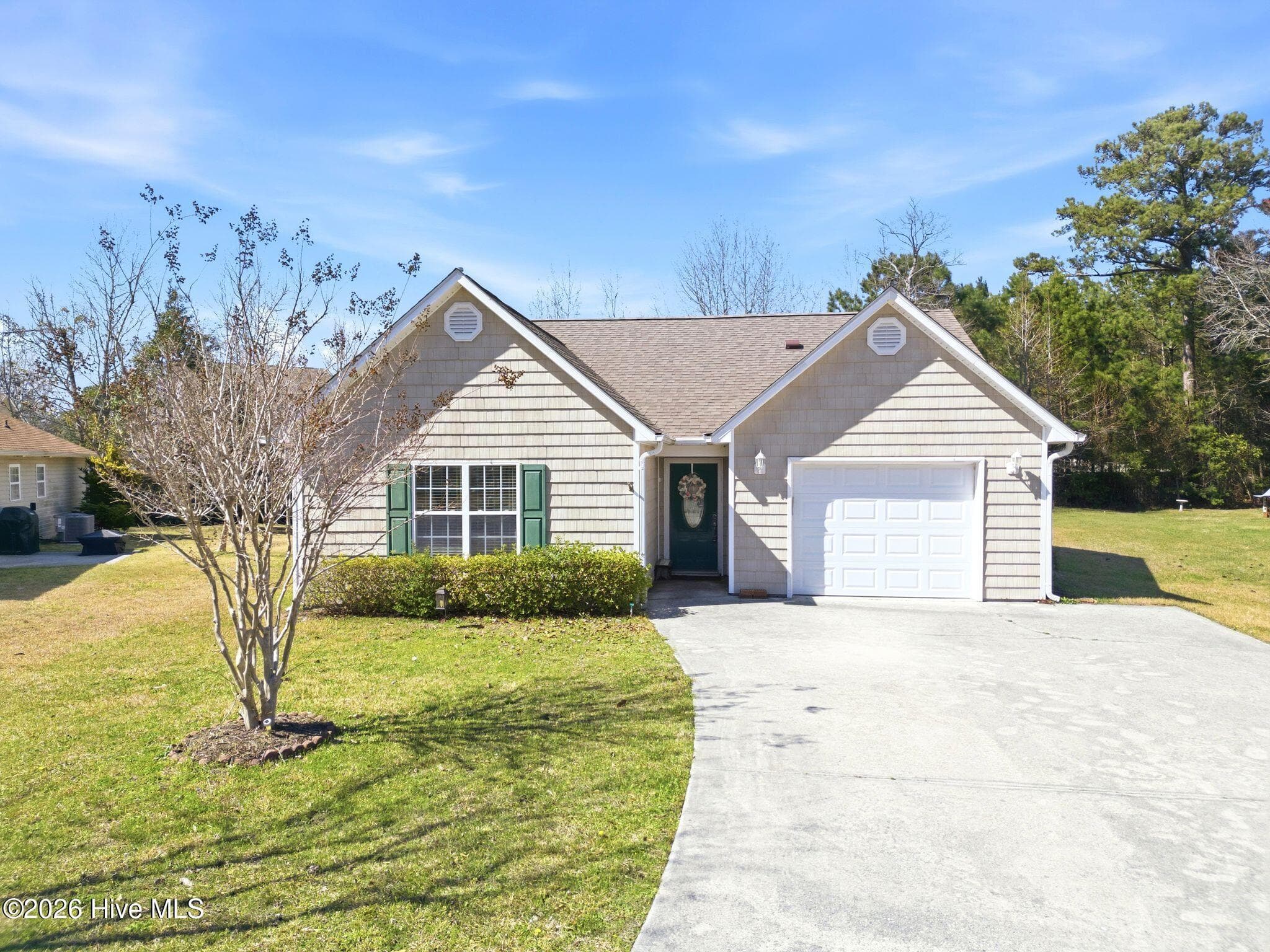 Front of 111 Bay Tree Circle, Hampstead, NC 28443