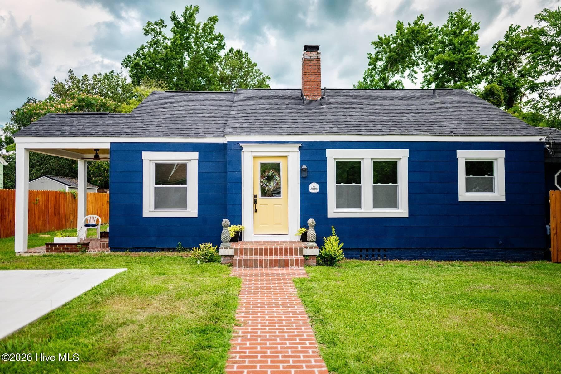 Front of 303 Stratford Road, Jacksonville, NC 28540