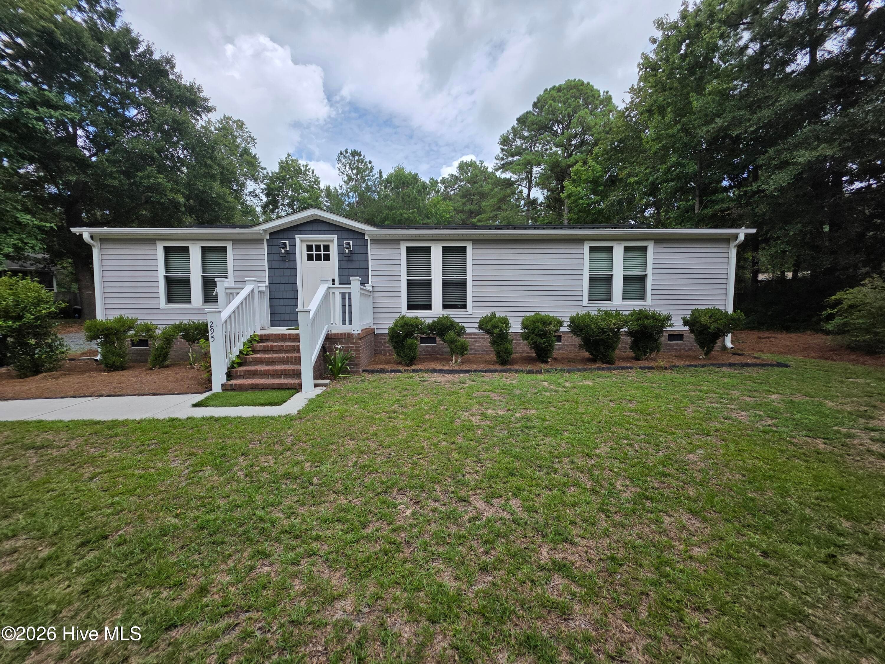 Front of 295 Groves Point Circle, Hampstead, NC 28443
