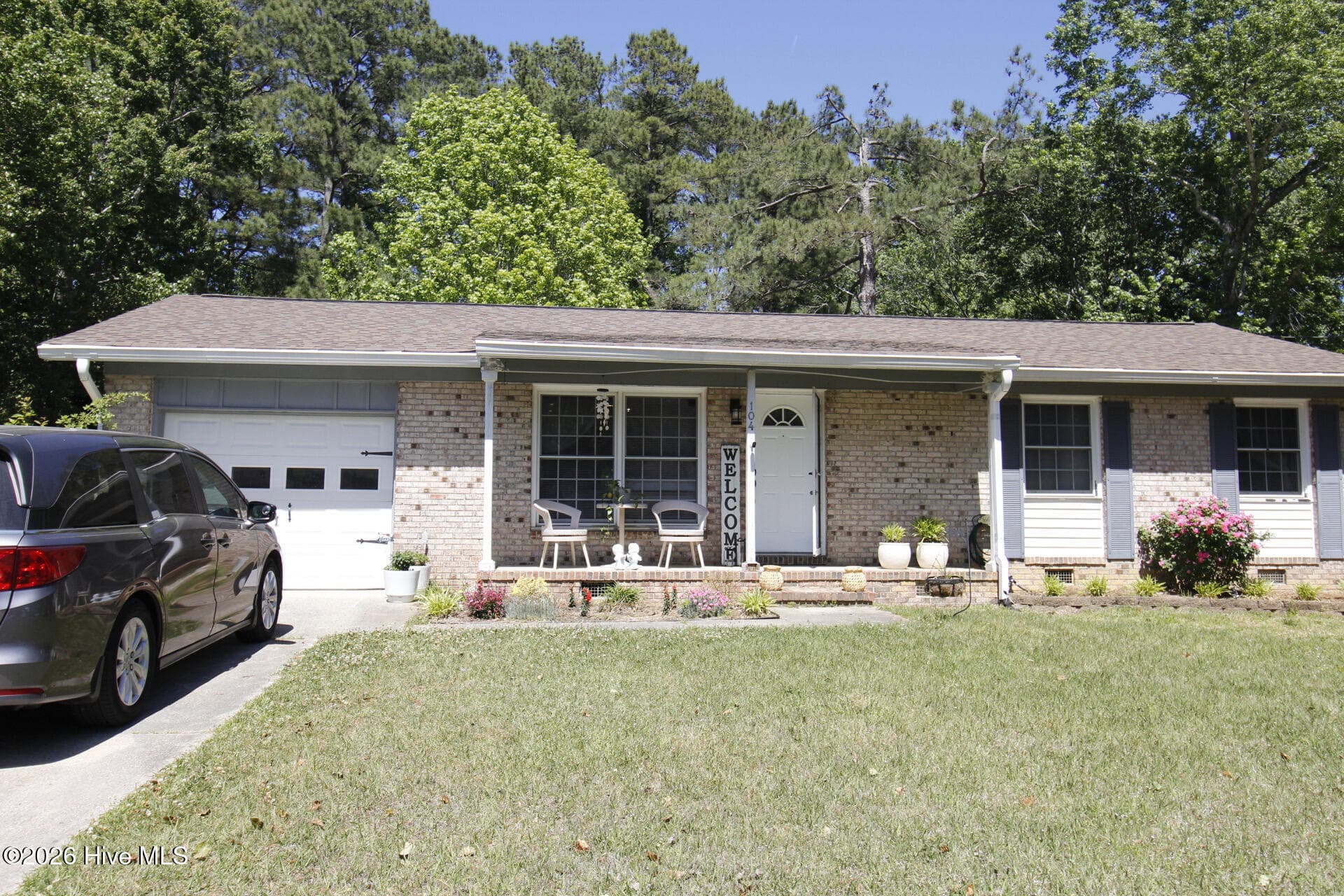 Front of 104 Pineview Road, Jacksonville, NC 28546