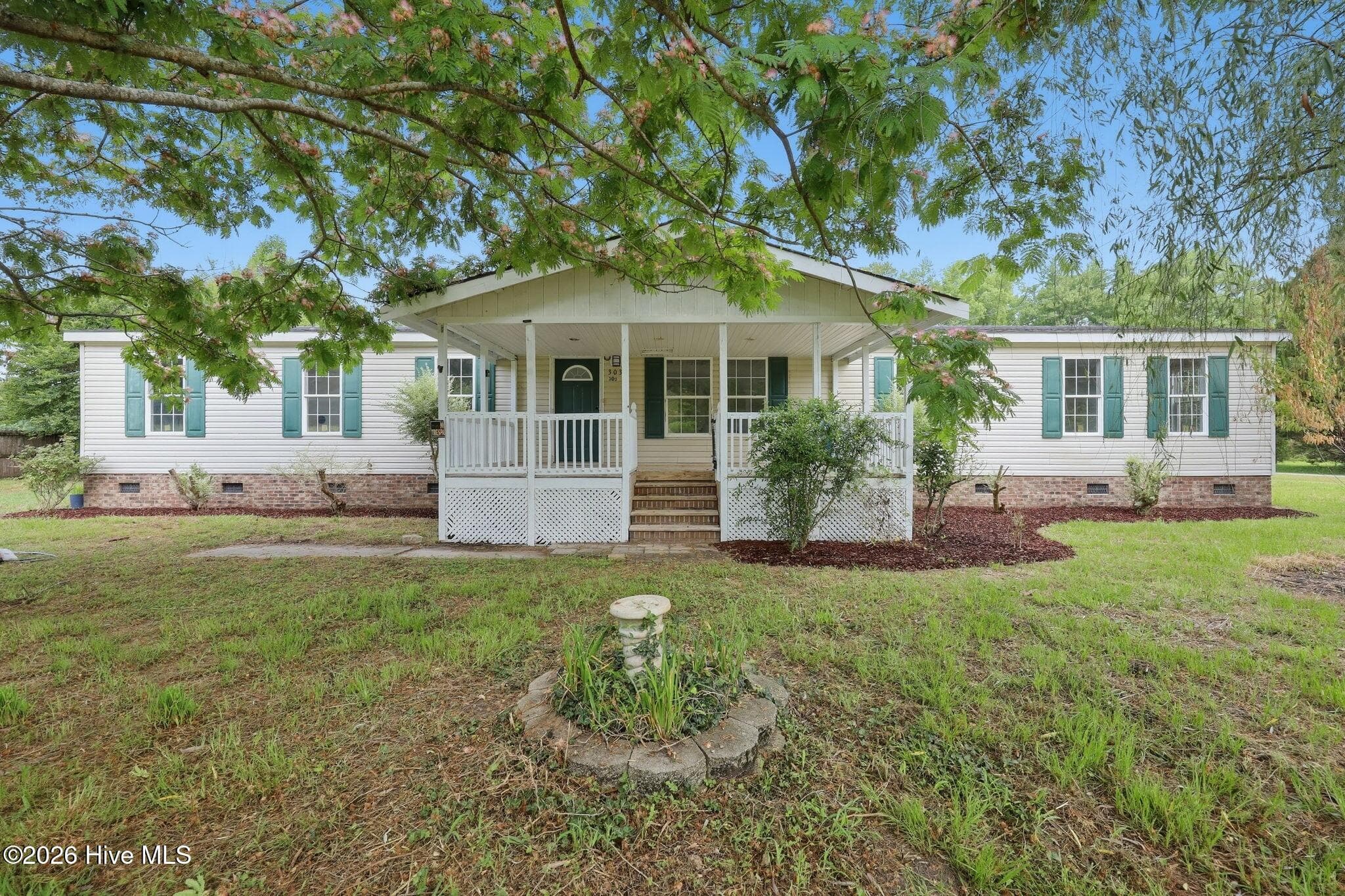Front of 303 Brothers Lane, Jacksonville, NC 28546