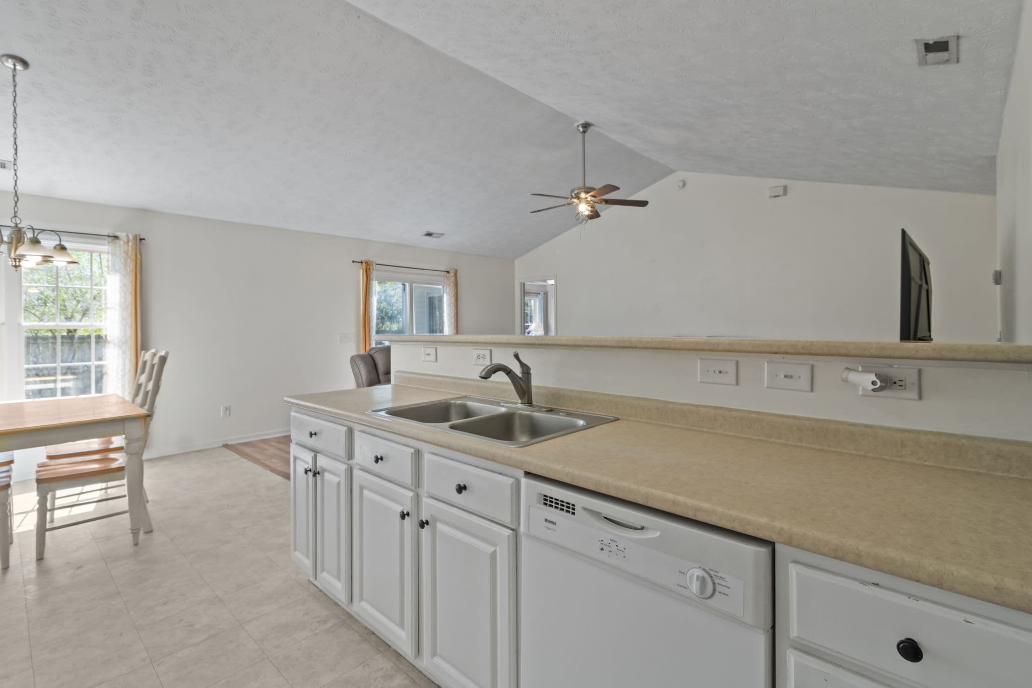 Are There Rentals Available in Jacksonville, NC From a Private Landlord, and Will They Allow Pets or No Breed Restrictions?
