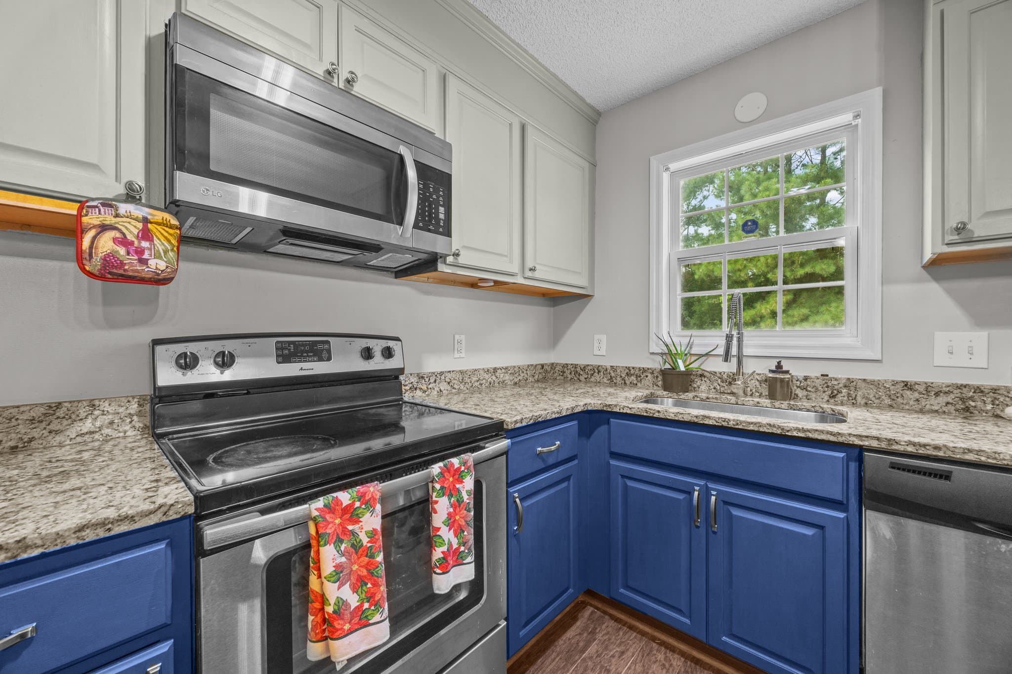 What Are the Benefits of Buying a House With Cash?