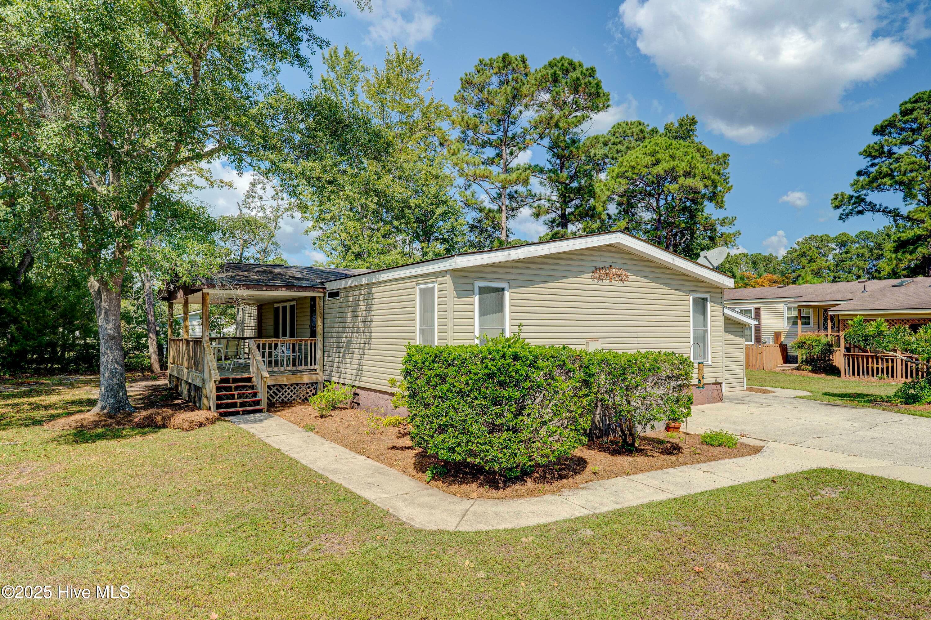 Exterior of 609 Outrigger Court, Hampstead, NC 28443