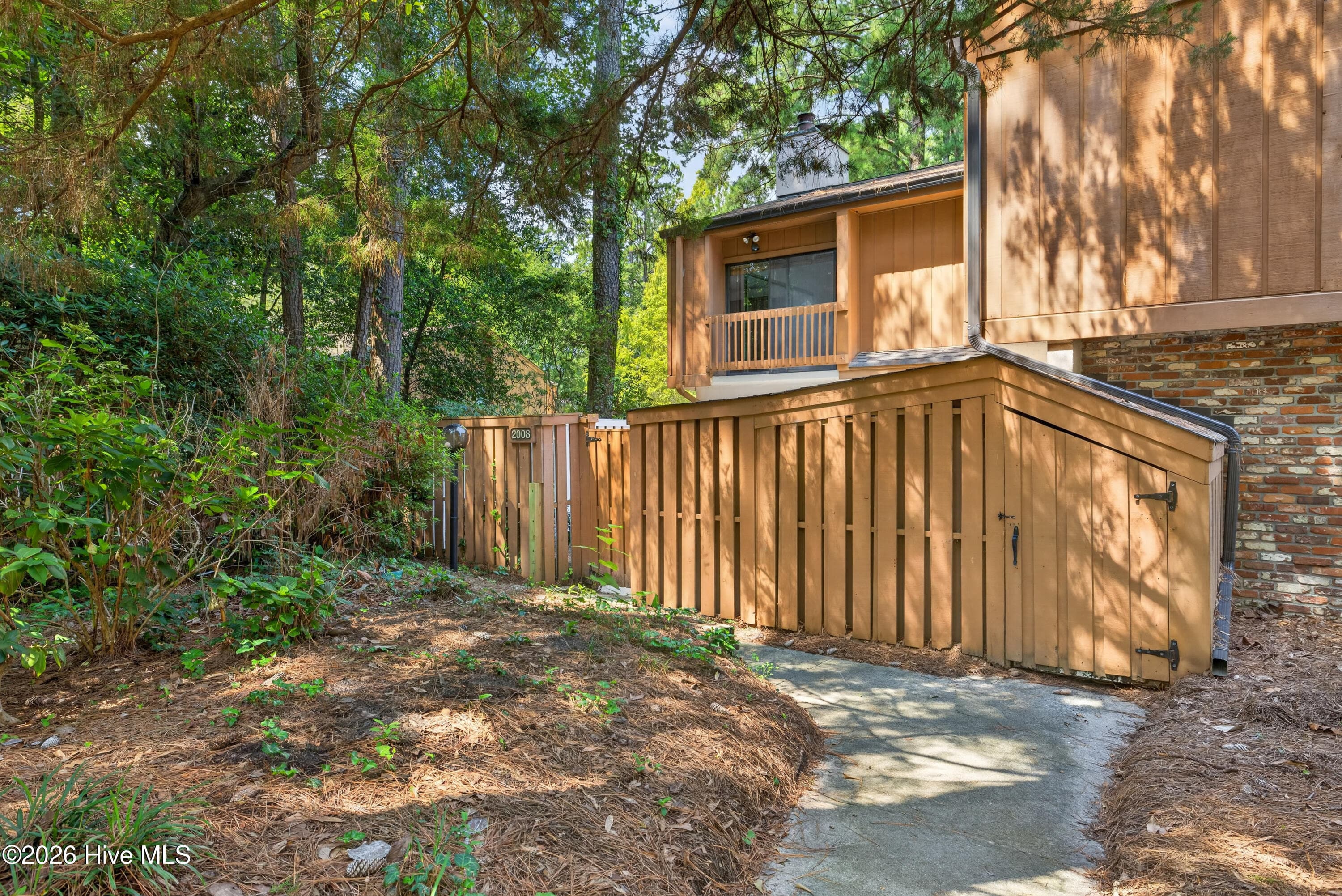 Front of 2008 Albert Circle, Wilmington, NC 28403