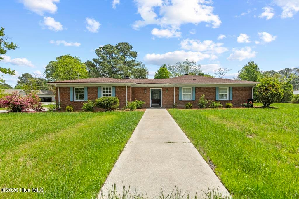 Front of 116 Oak Street, Warsaw, NC 28398