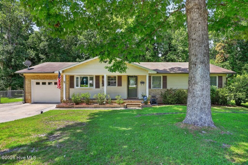 Front of 3 Dobbs Circle, Havelock, NC 28532