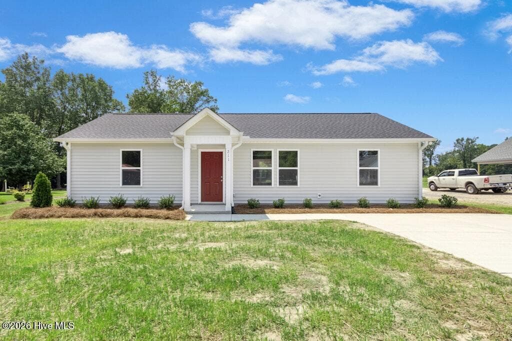 Front of 211 Rae Street, Warsaw, NC 28398