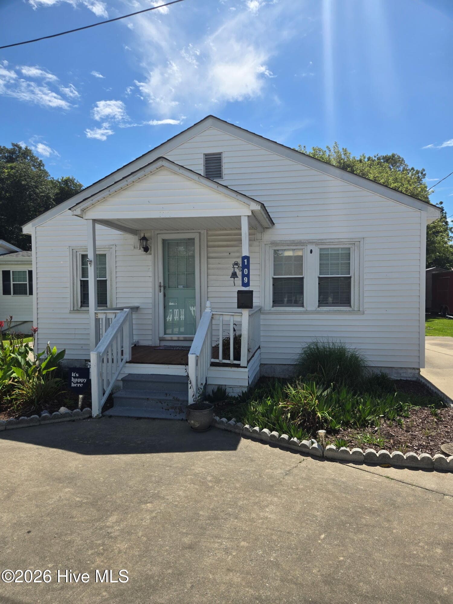 Front of 109 Carteret Avenue, Beaufort, NC 28516