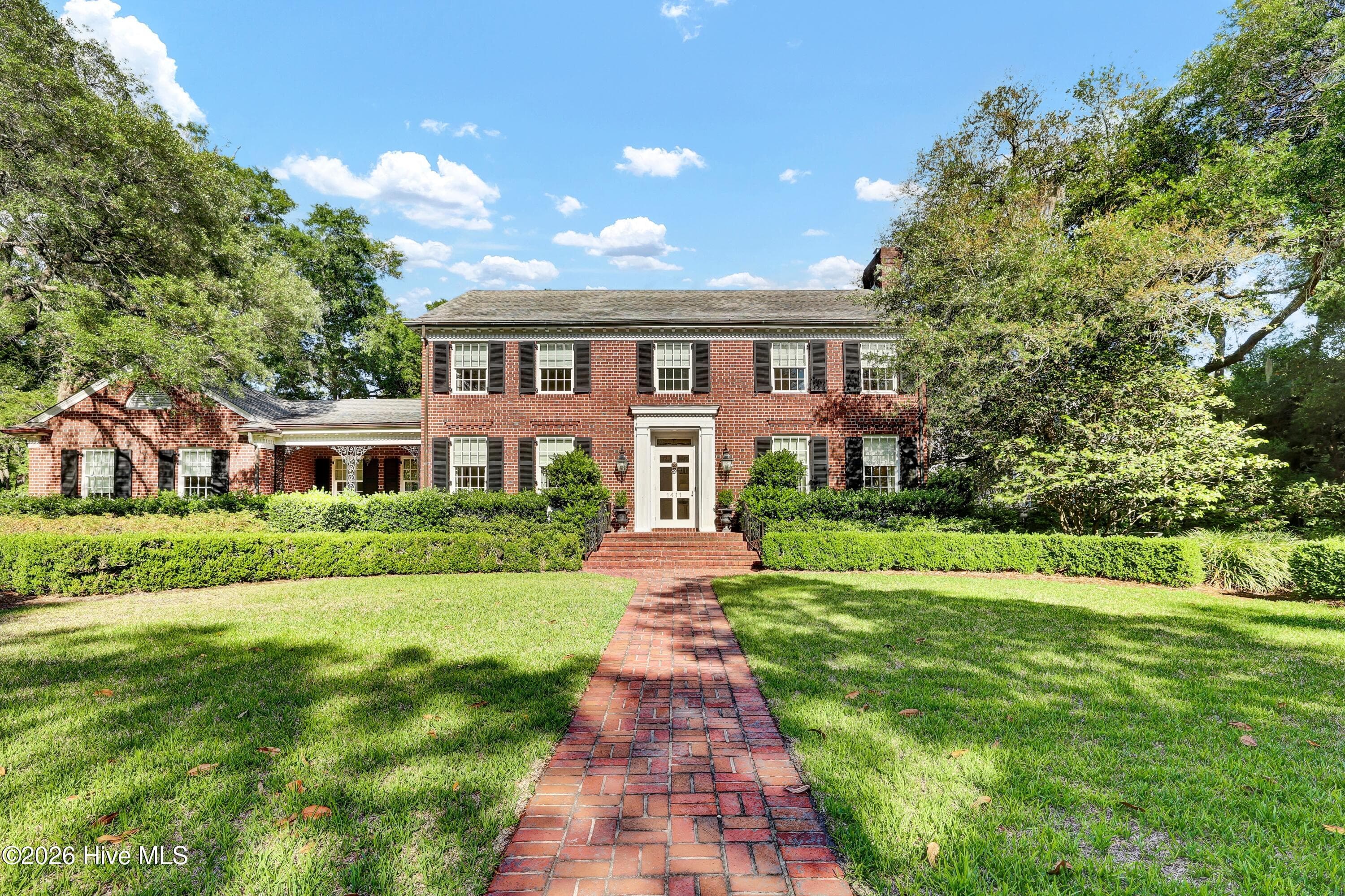 Front of 1411 Live Oak Parkway, Wilmington, NC 28403